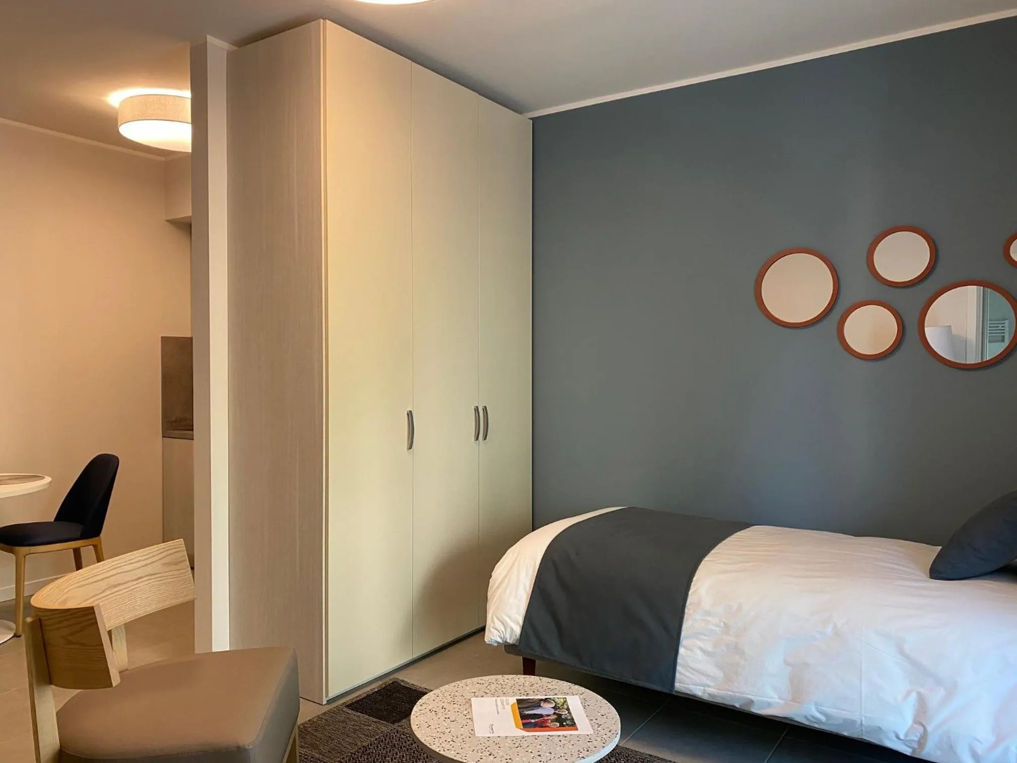 Photo of the whole room, Bed in Quarto Verde