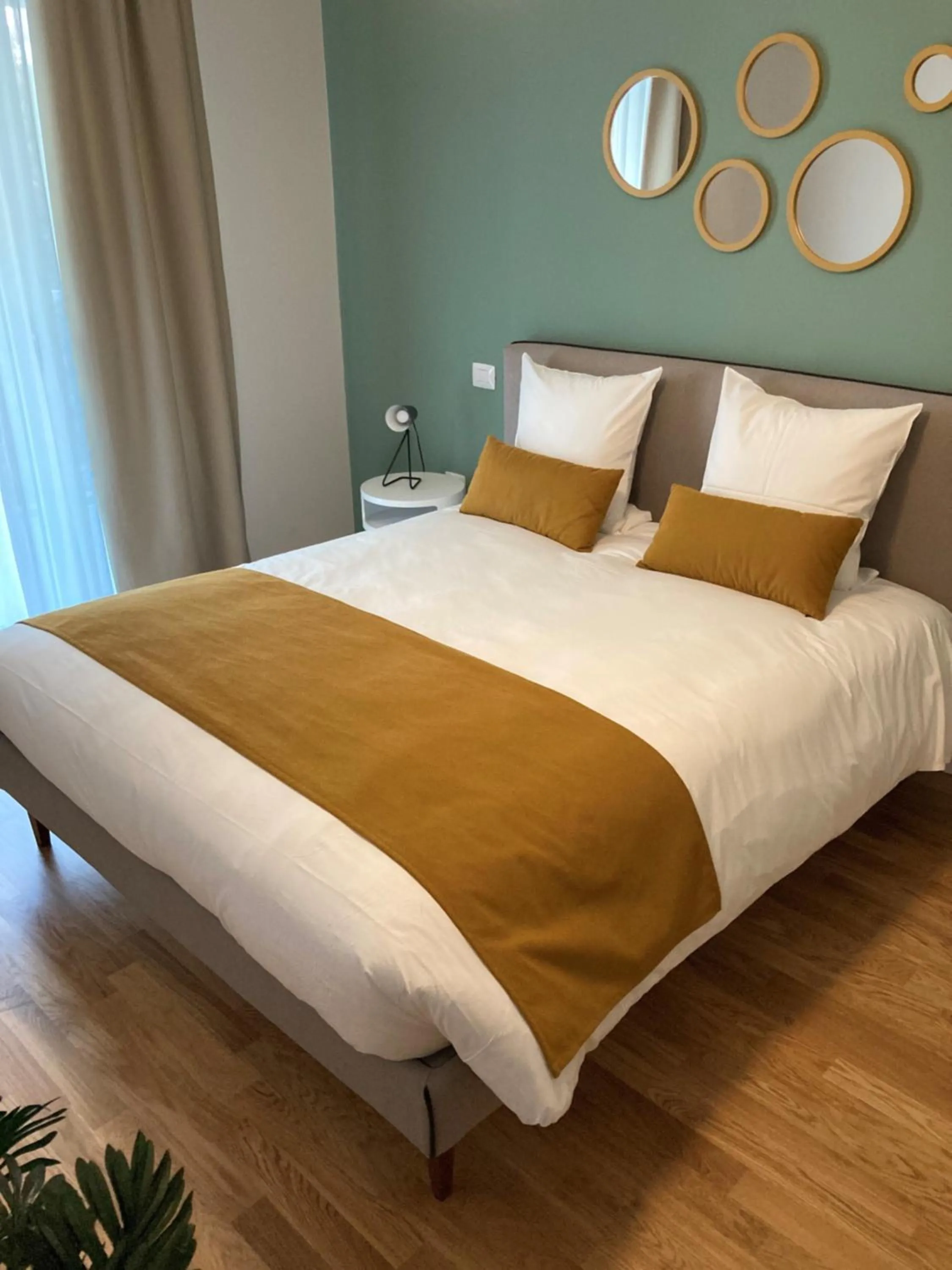 Bedroom, Bed in Quarto Verde