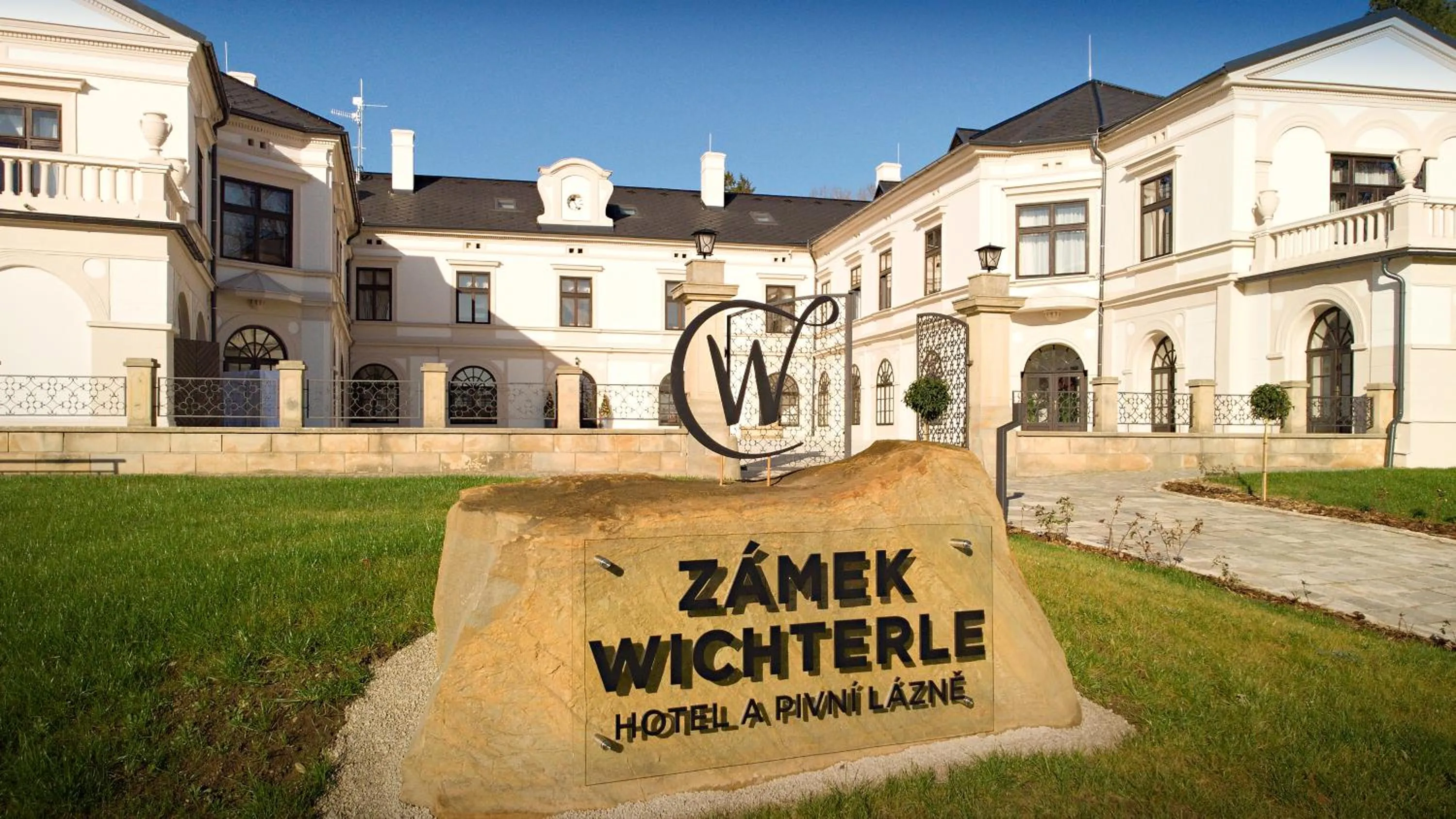 Property building in Zámek Wichterle - Hotel a pivní lázně