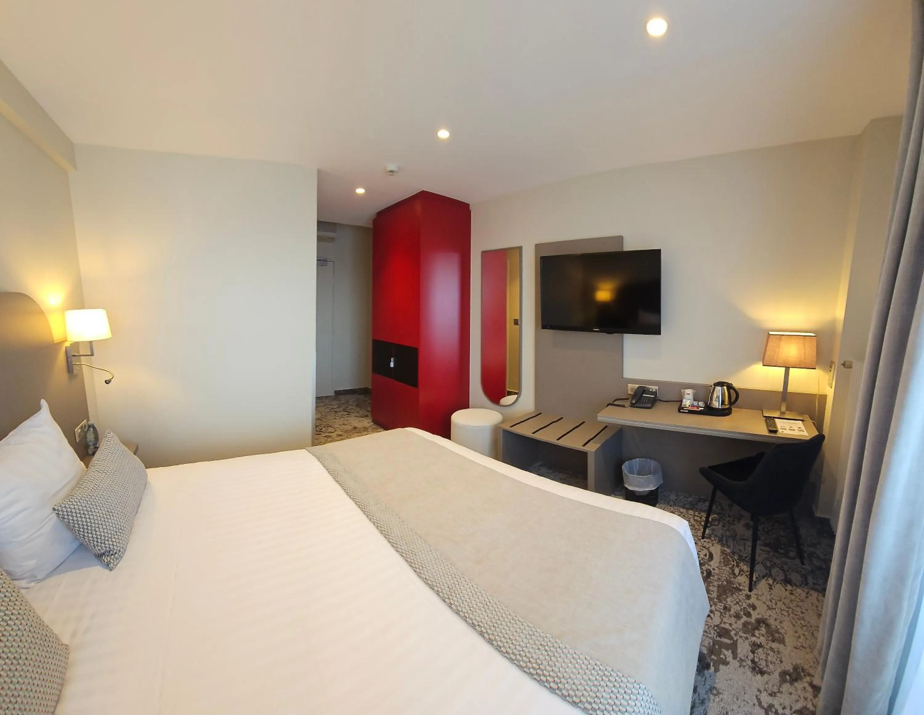 Photo of the whole room, Bed in Europe Haguenau – Hotel & Spa