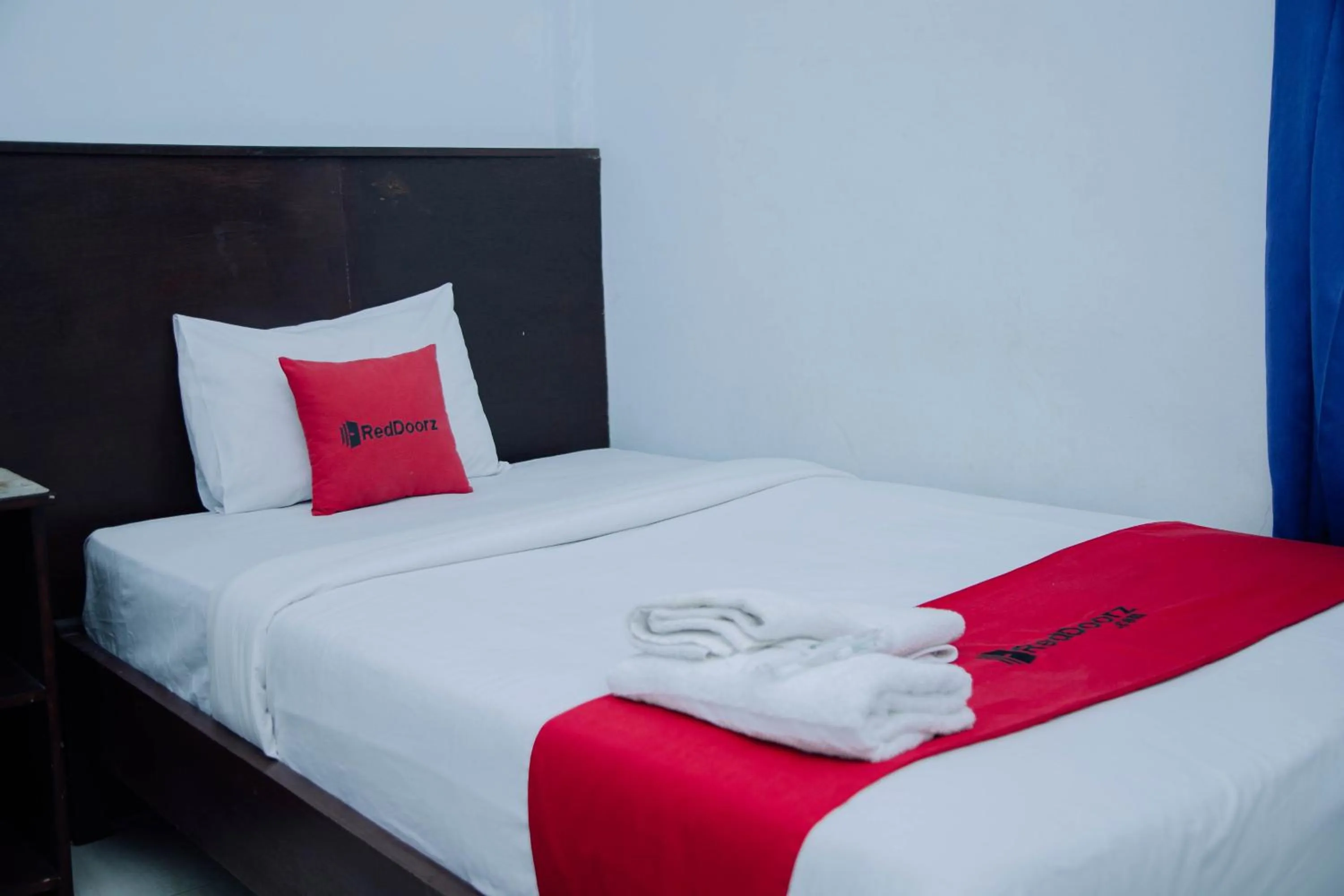 Bedroom, Bed in RedDoorz at Hening Homestay