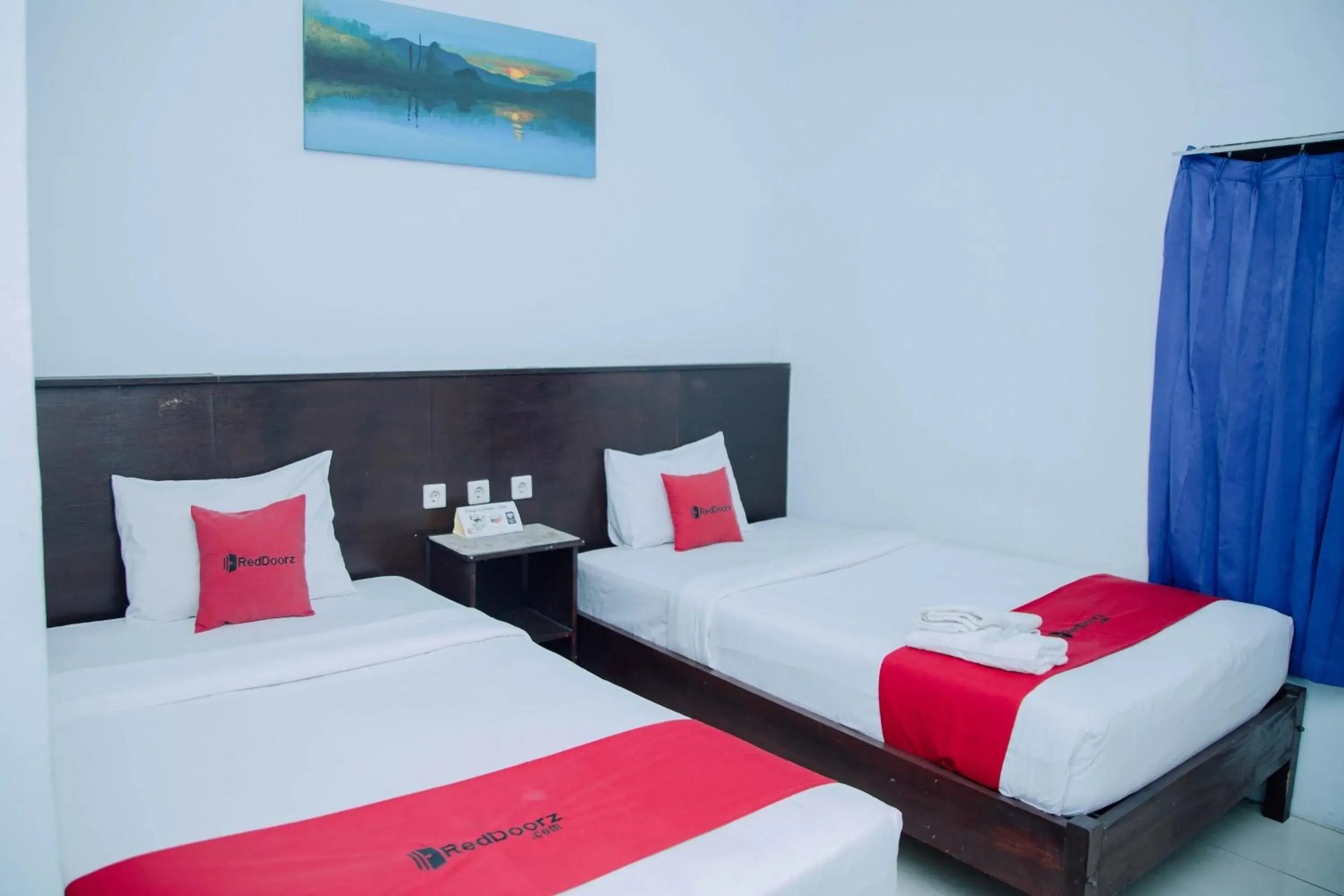 Standard Twin Room in RedDoorz at Hening Homestay Standard Twin Room in RedDoorz at Hening Homestay