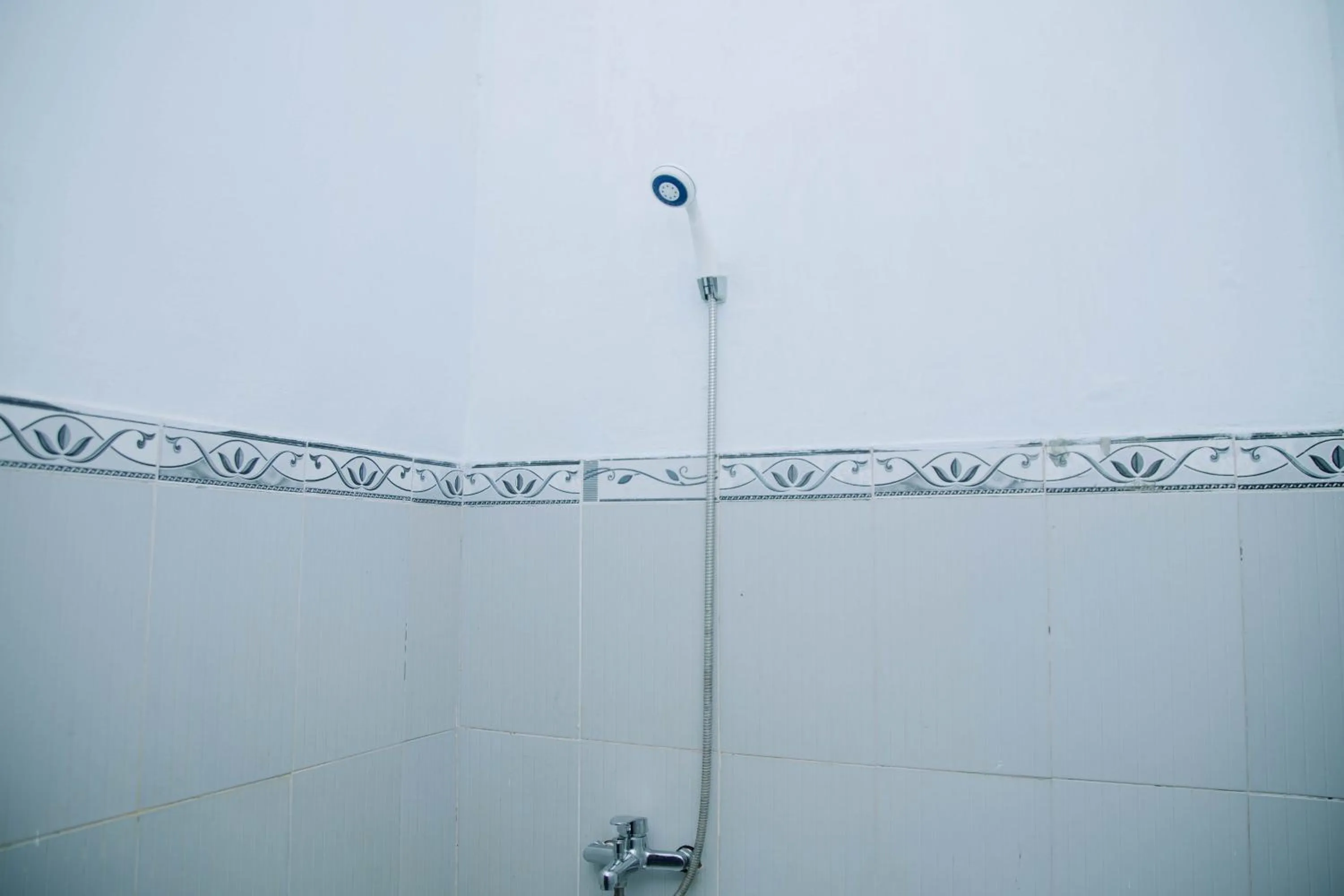 Bathroom in RedDoorz at Hening Homestay