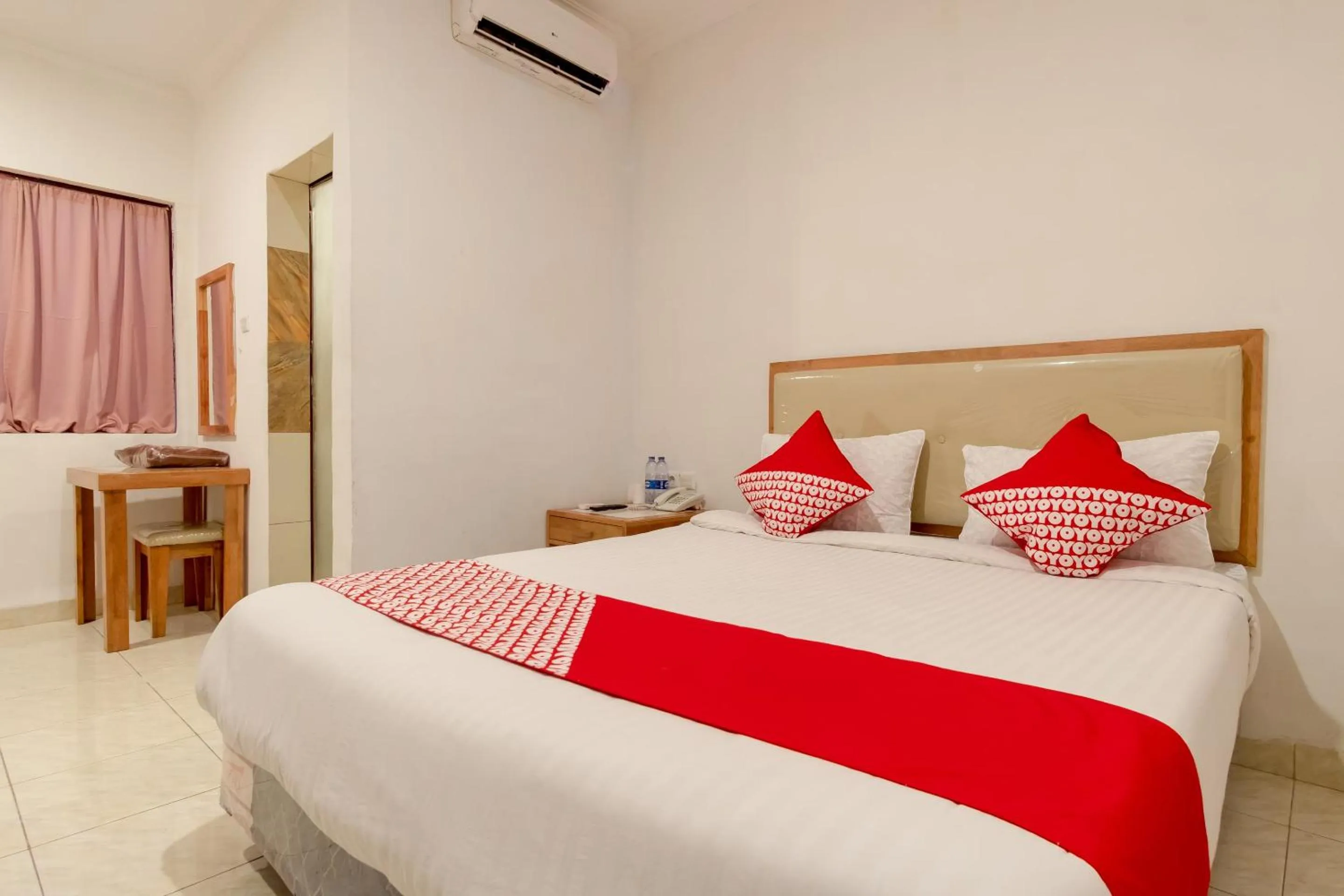 Bedroom in OYO 2410 Intan Hotel