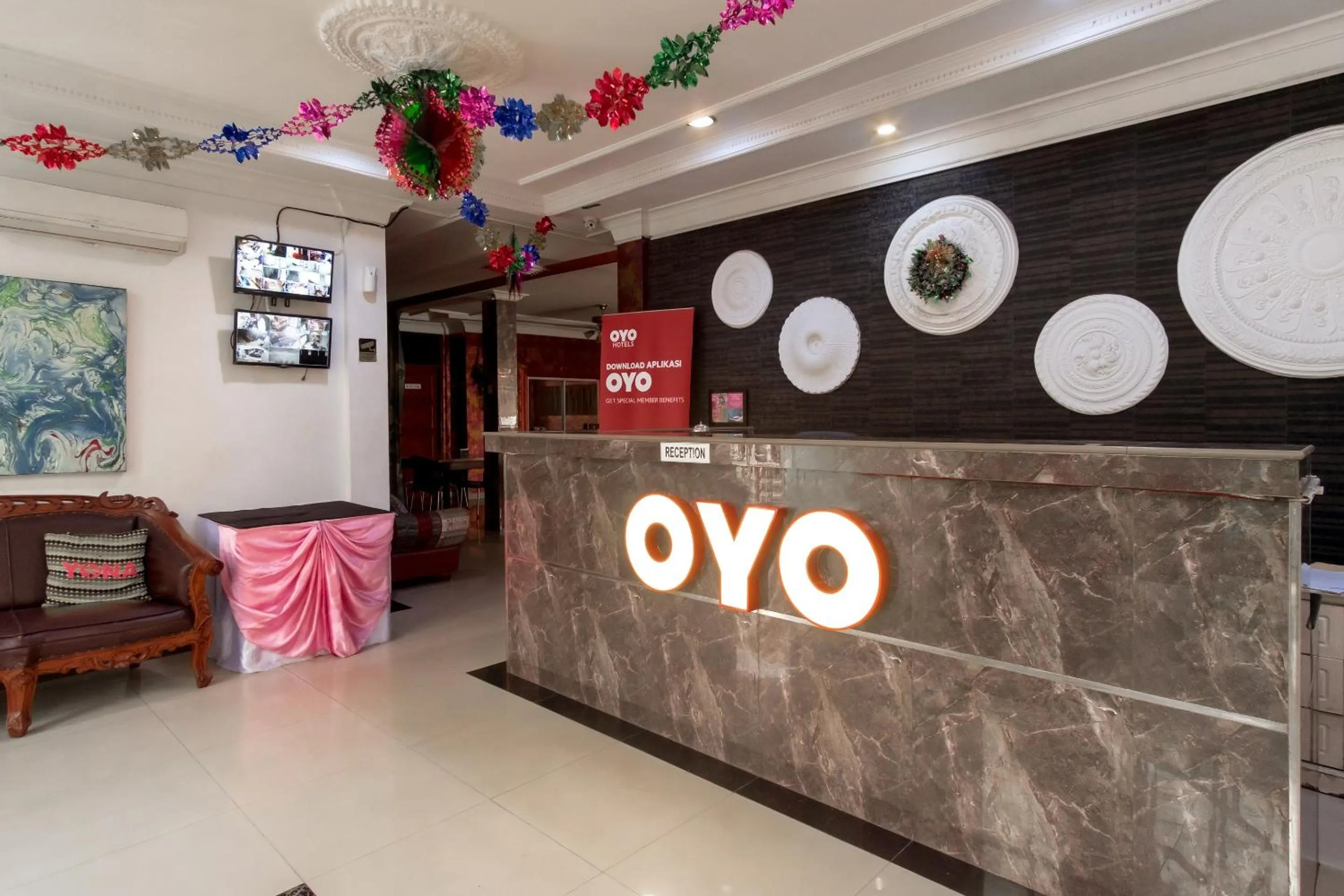 Lobby or reception in OYO 2410 Intan Hotel