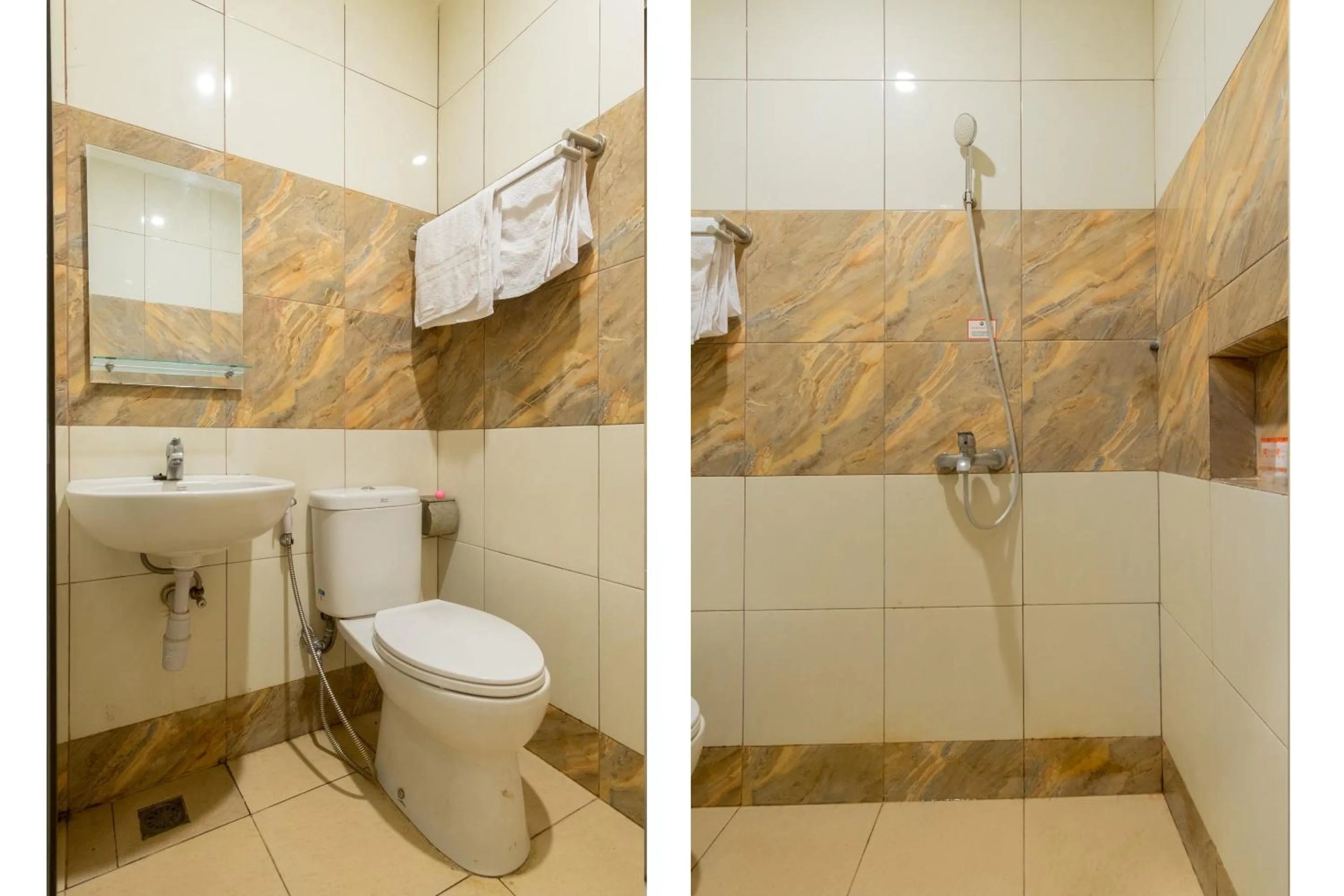 Bathroom in OYO 2410 Intan Hotel