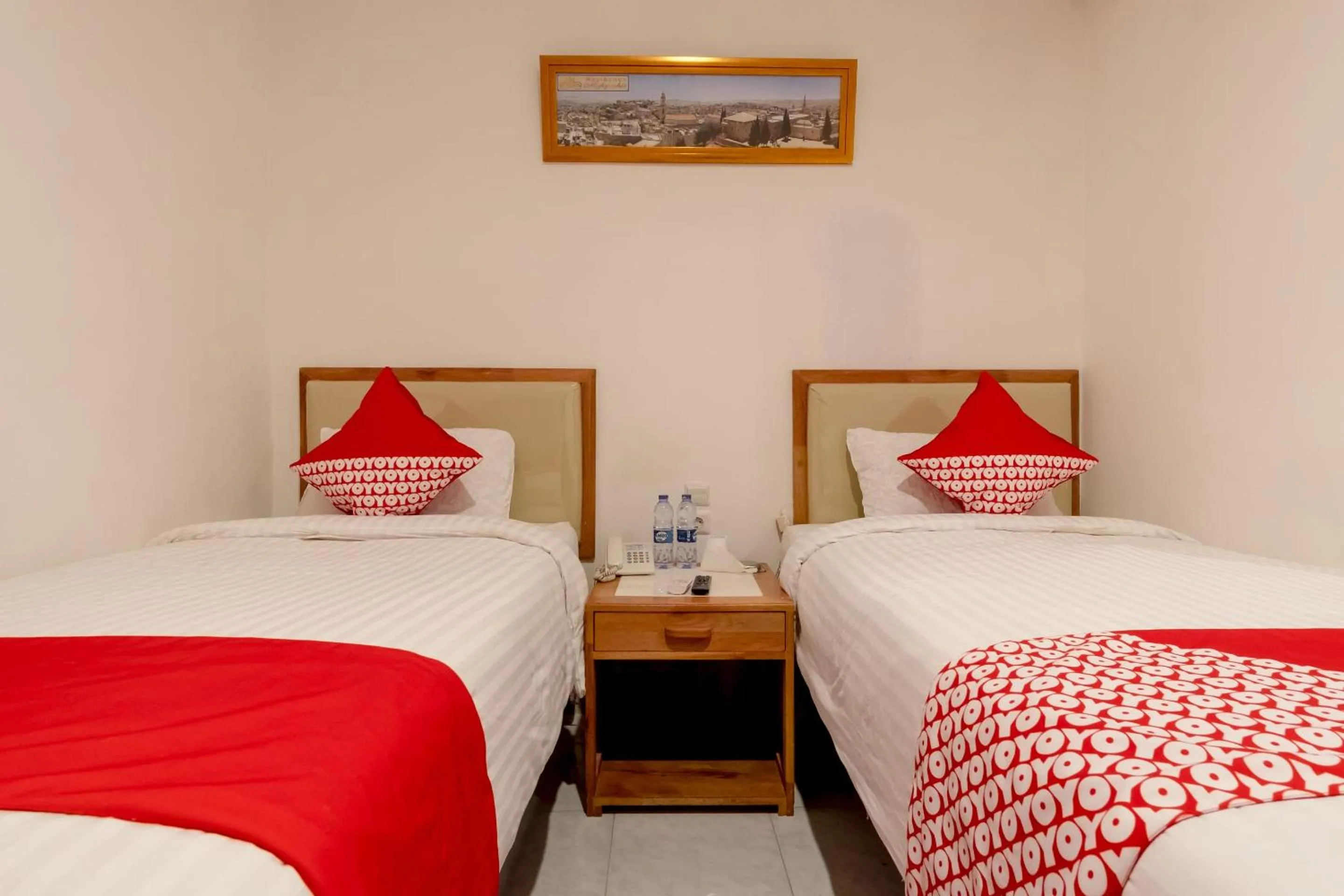 Bedroom in OYO 2410 Intan Hotel