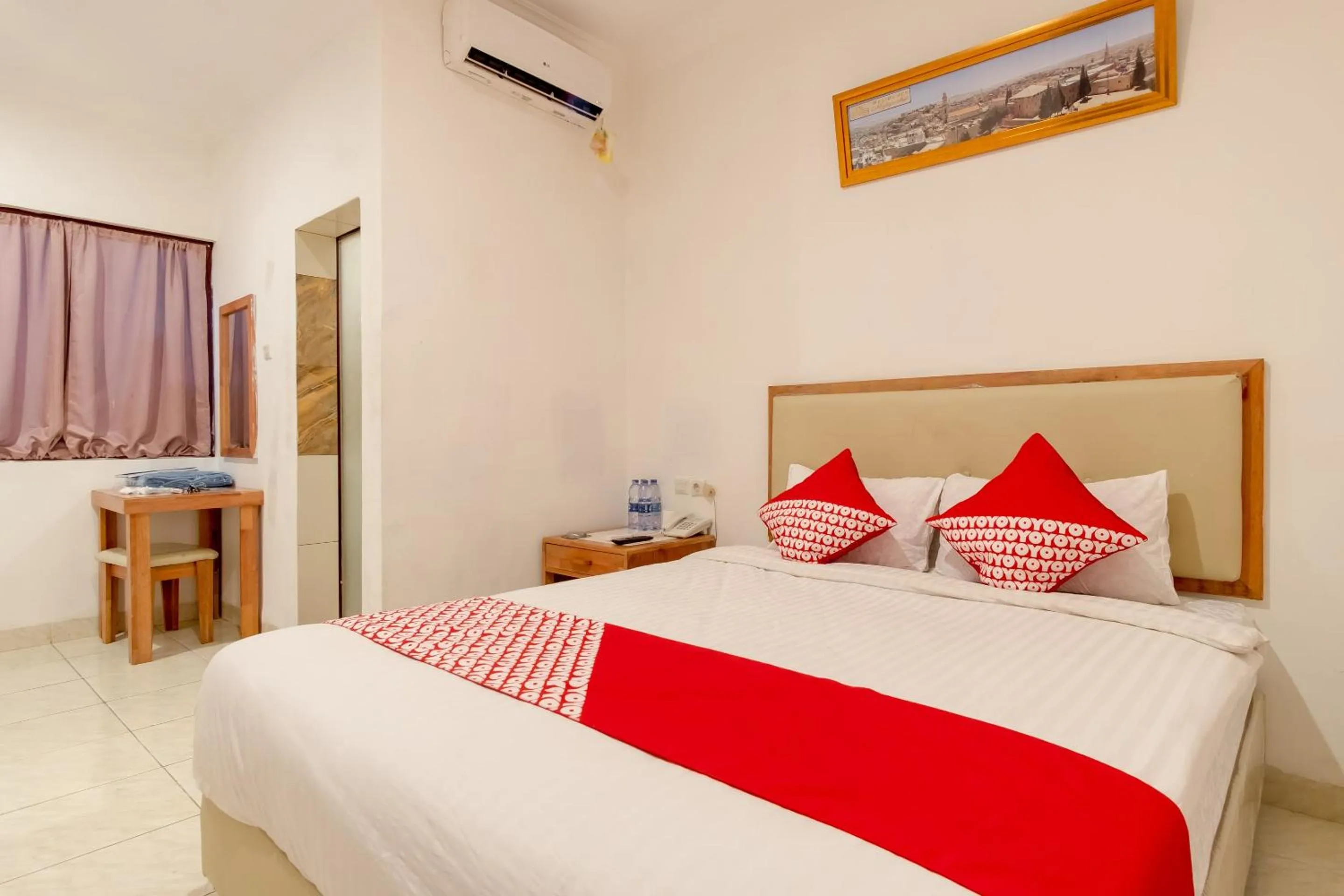 Bedroom in OYO 2410 Intan Hotel