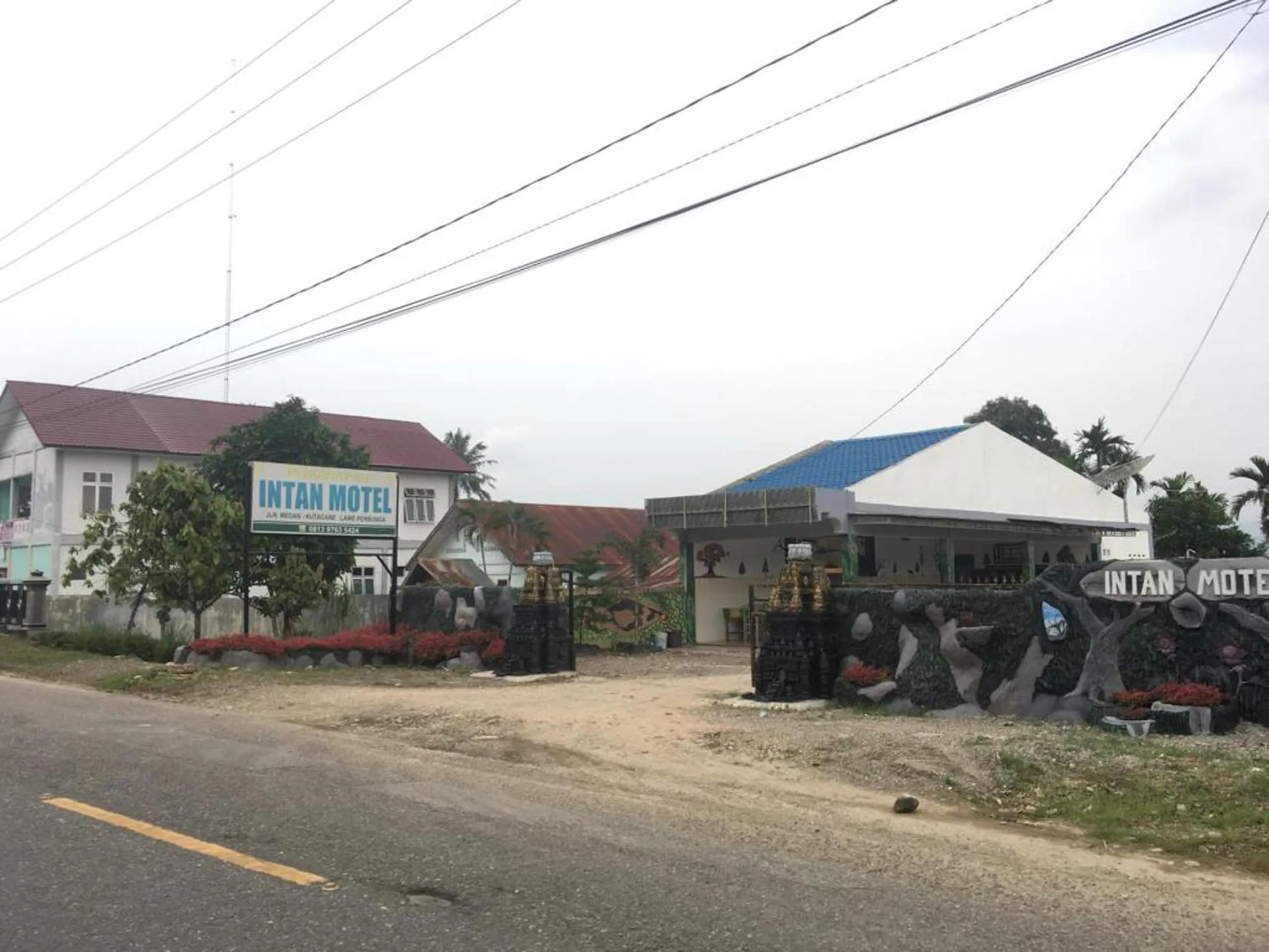 Facade/entrance in OYO 2410 Intan Hotel