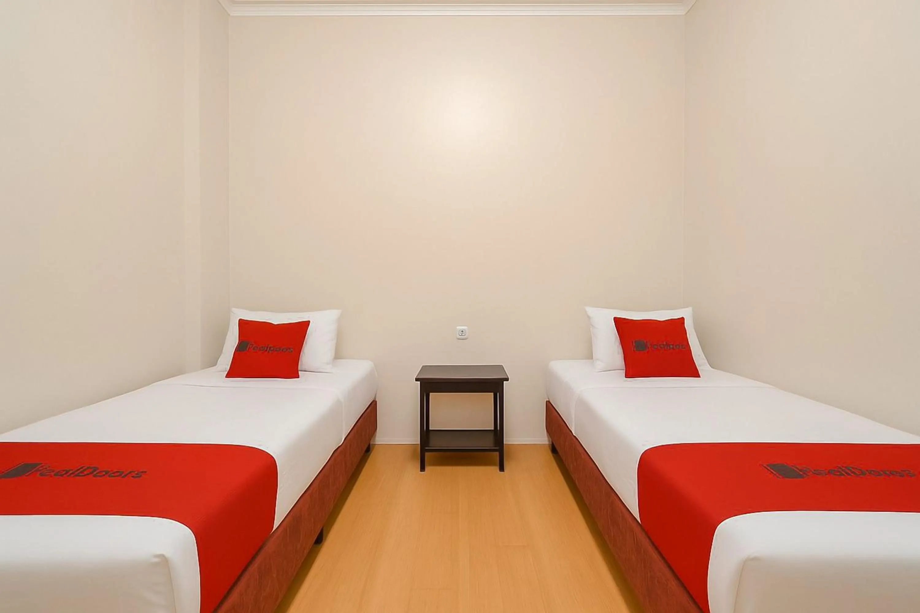Bedroom, Bed in RedDoorz near Metro Bandung