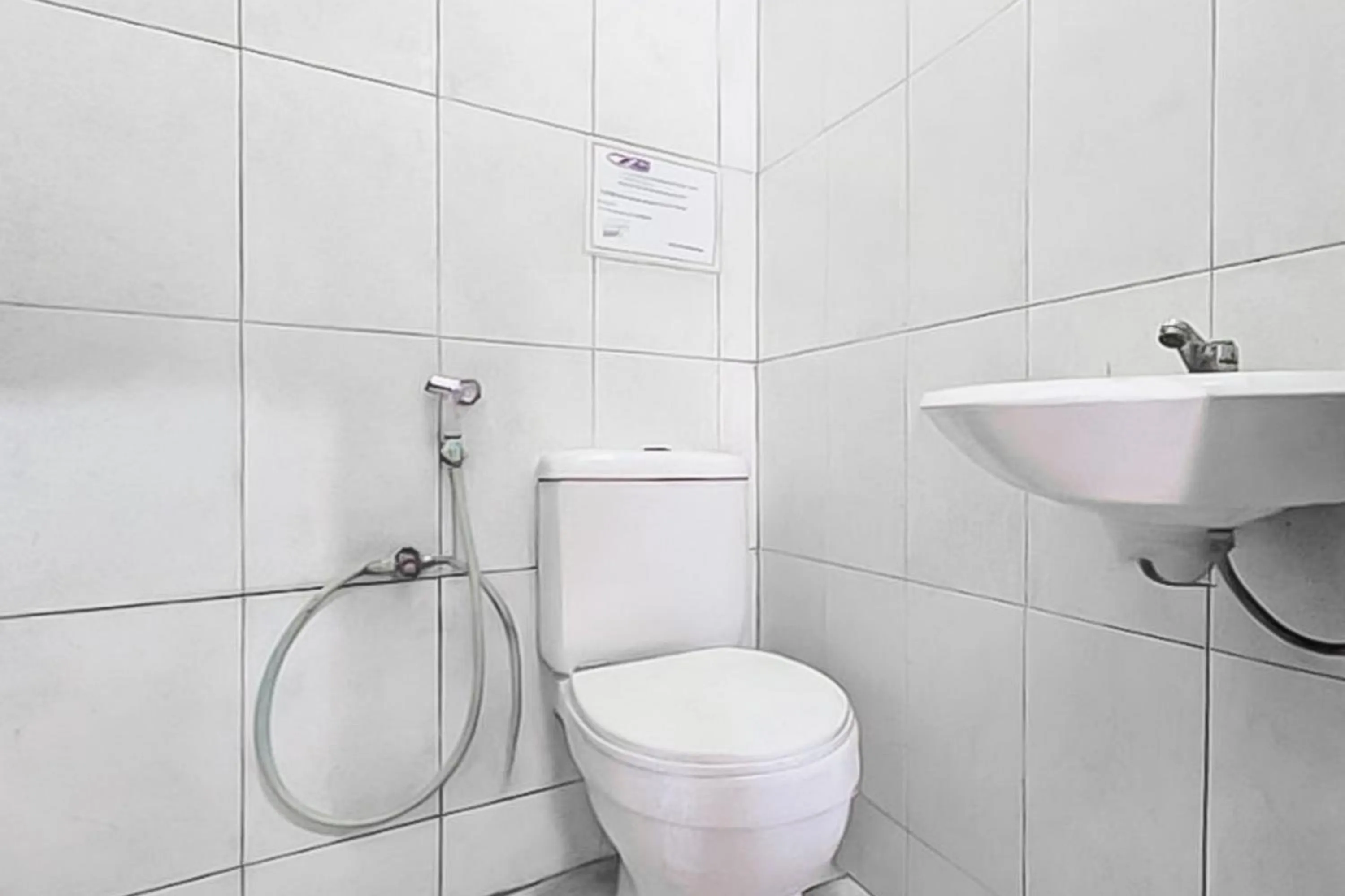 Bathroom in RedDoorz near Metro Bandung