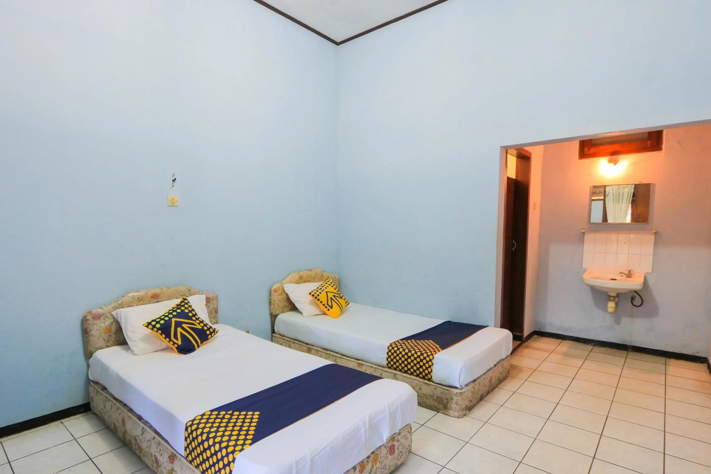 Bedroom, Bed in OYO 2465 Hotel Raung View