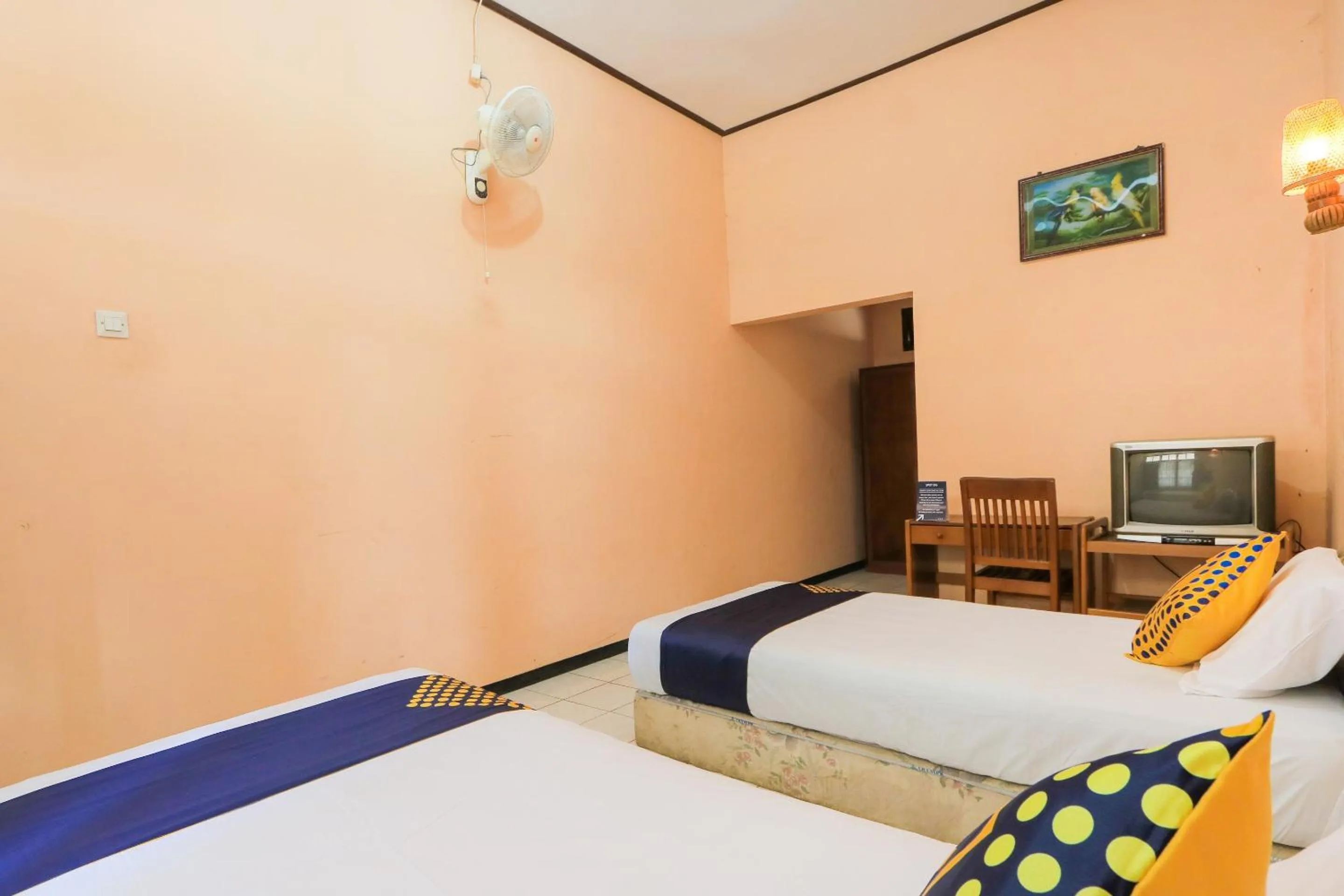 Bedroom, Bed in OYO 2465 Hotel Raung View