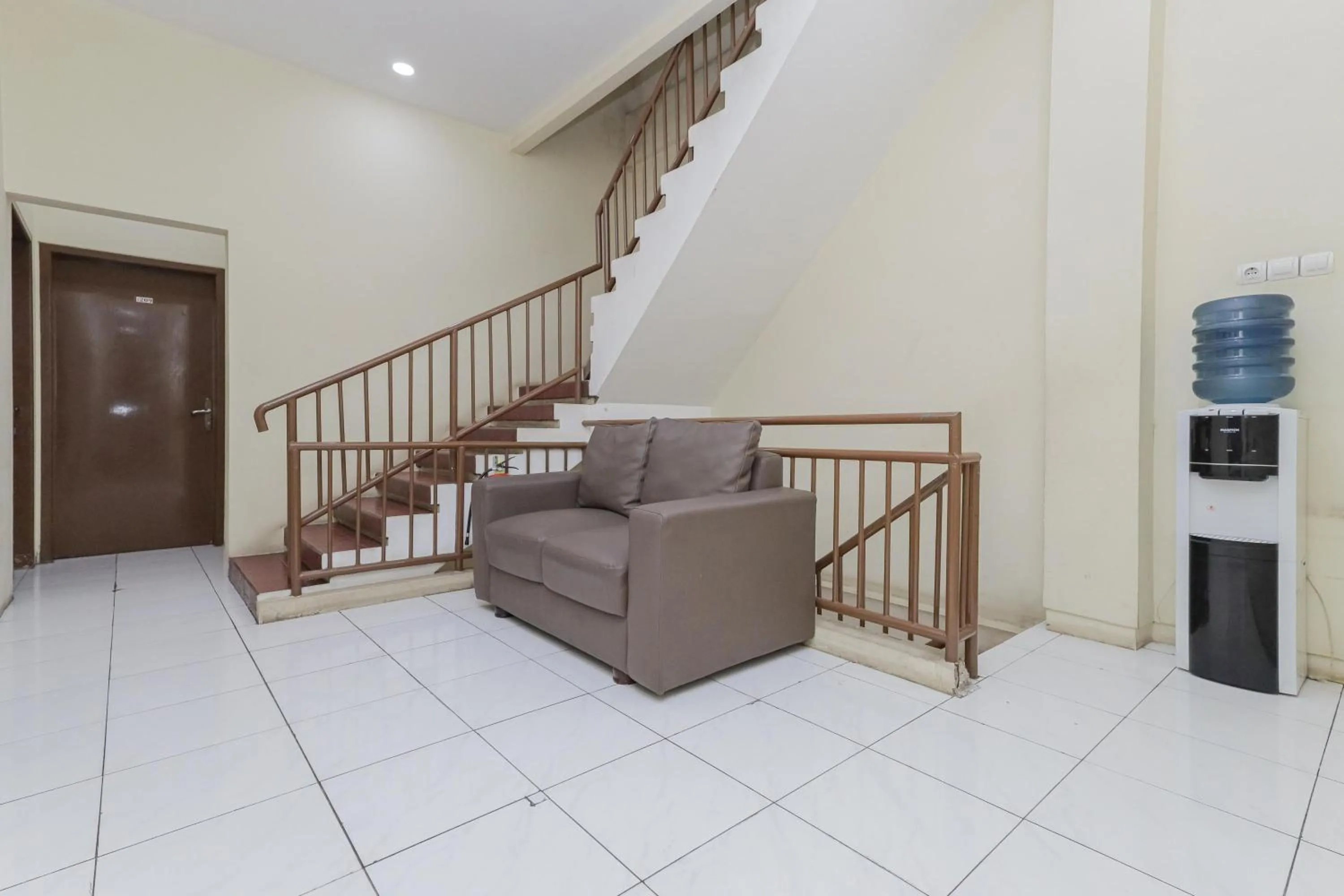 Seating area in RedDoorz near BG Junction Surabaya