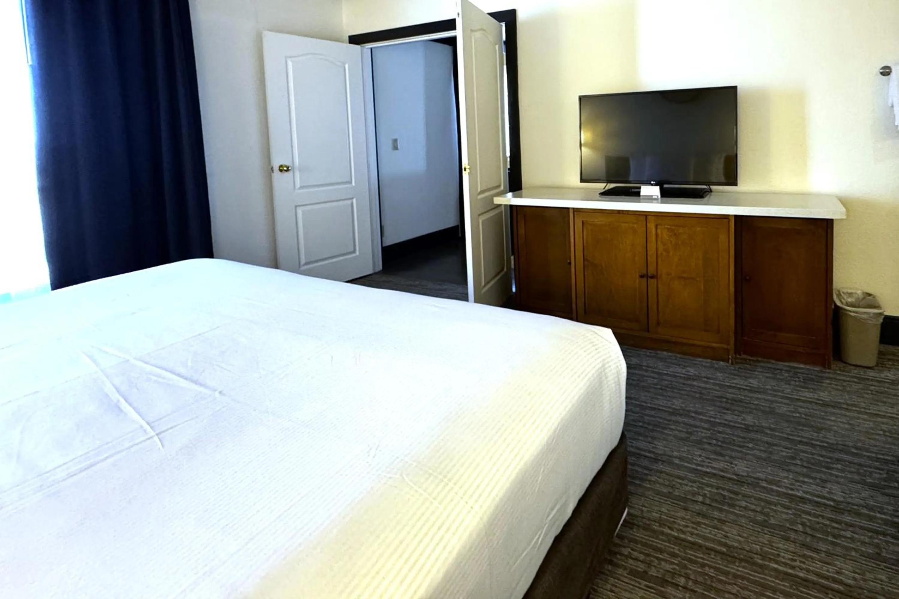 Bedroom, Bed in OYO Hotel and Casino Las Vegas