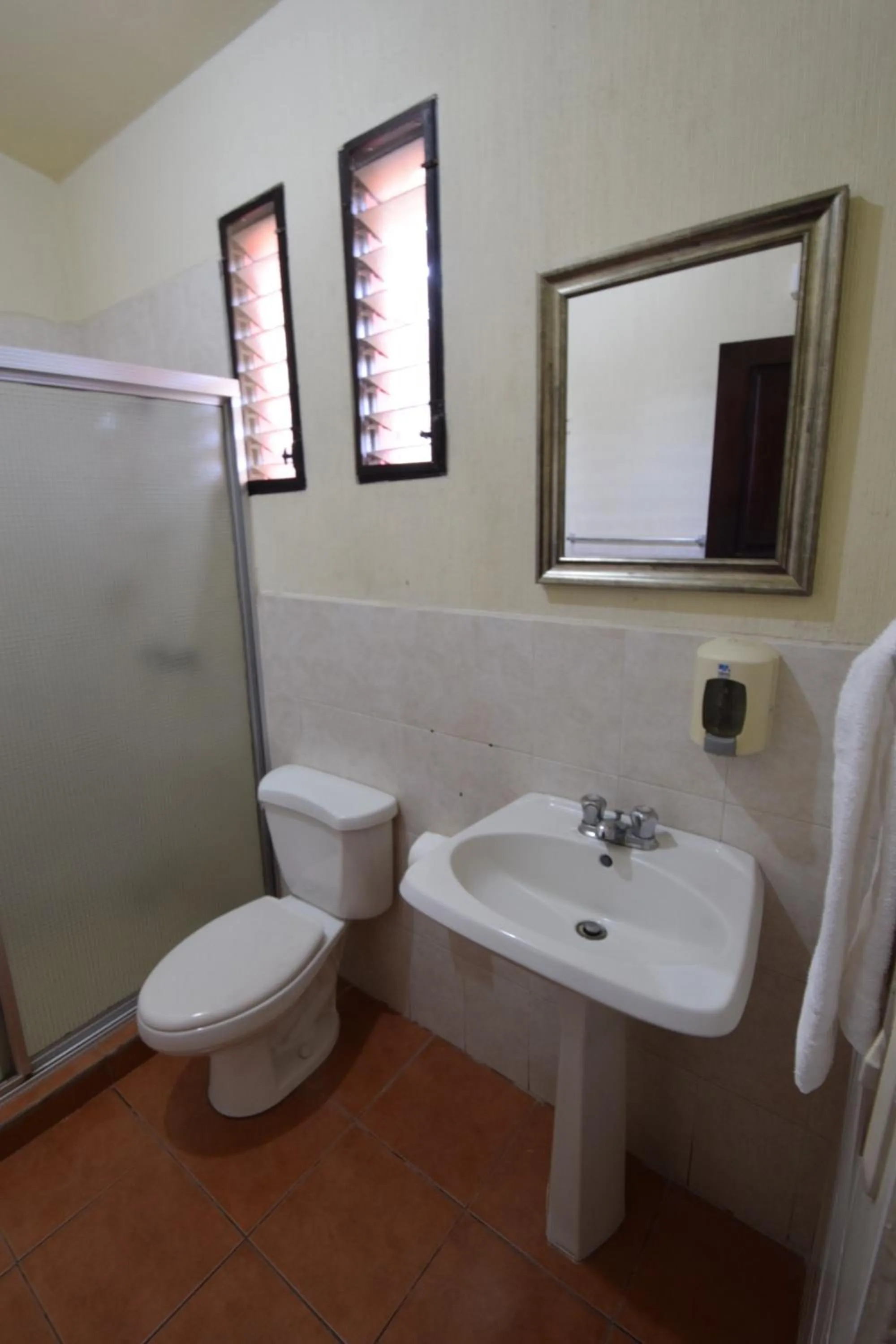 Toilet in Zafra Hotel