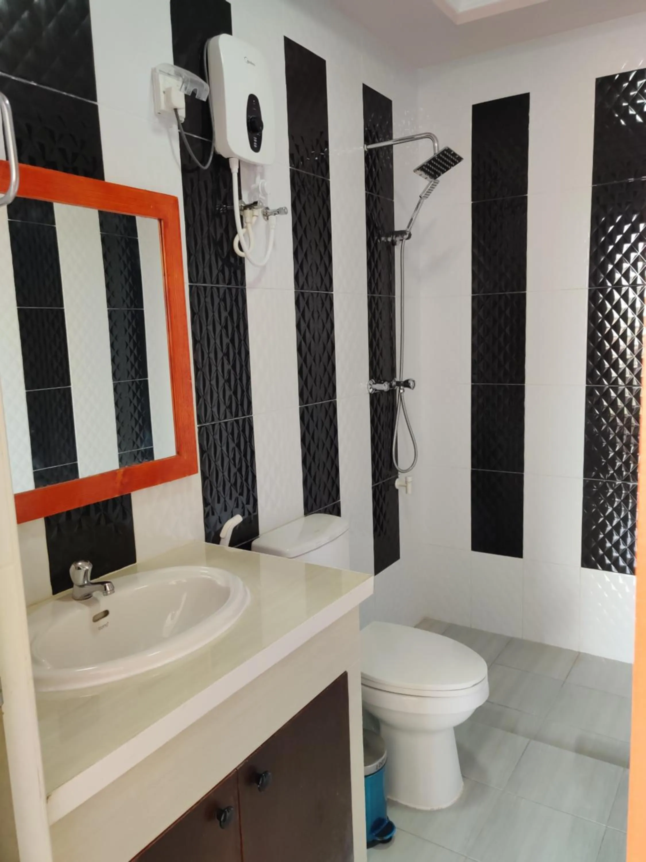 Shower in Athens View Hotel