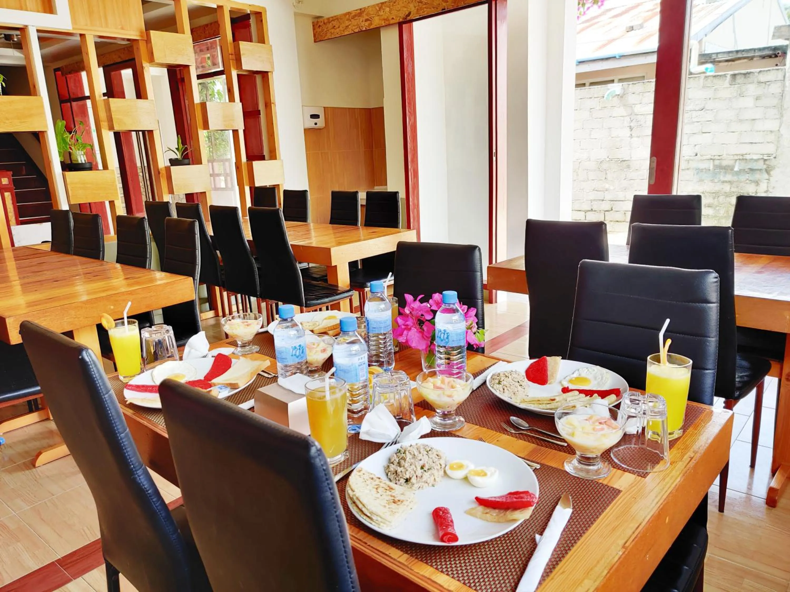 Restaurant/places to eat in Athens View Hotel