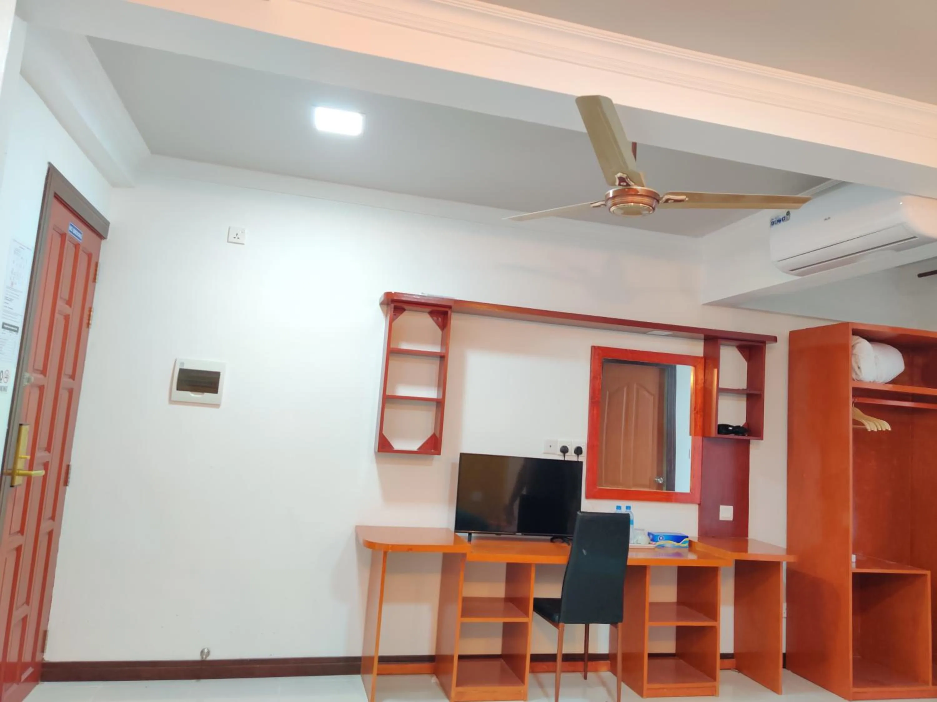 TV and multimedia in Athens View Hotel