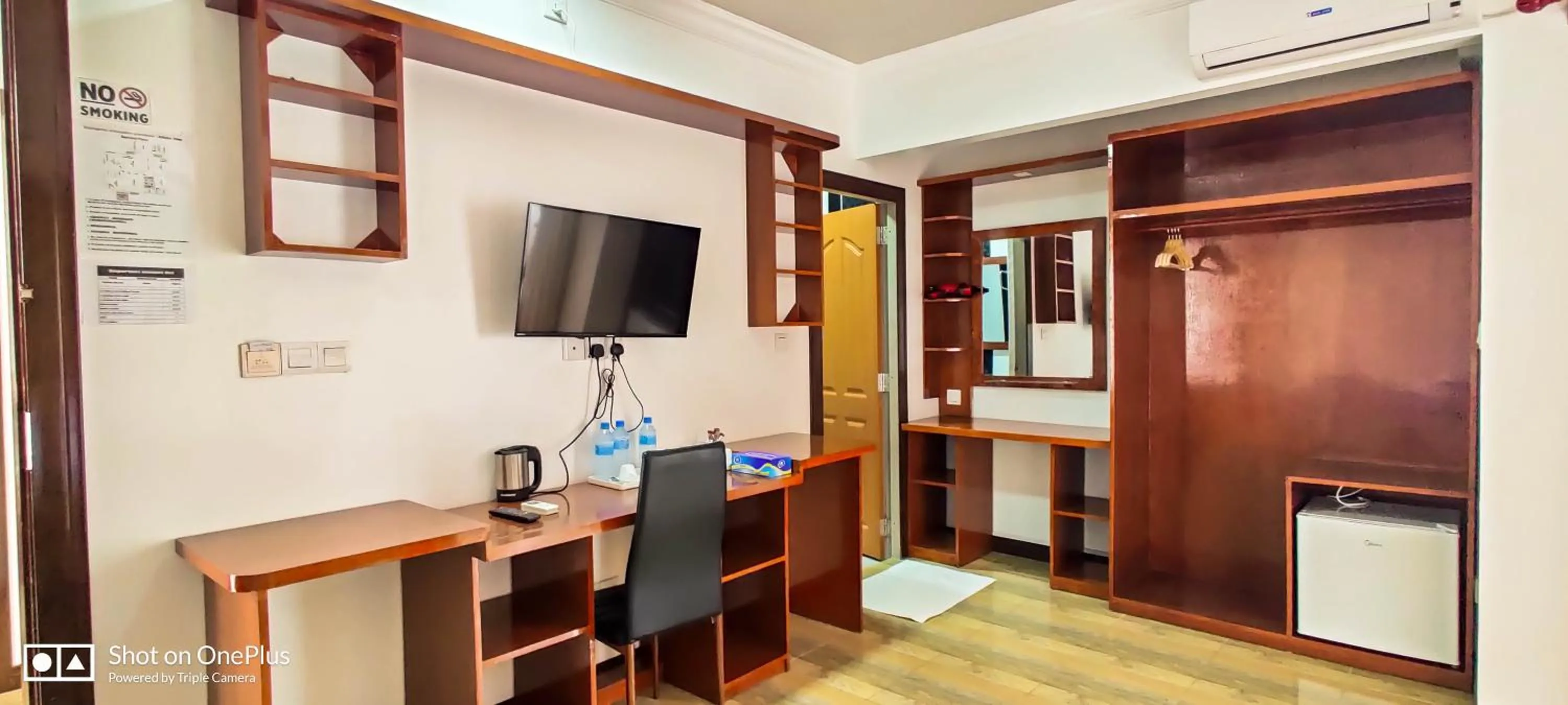 TV and multimedia in Athens View Hotel