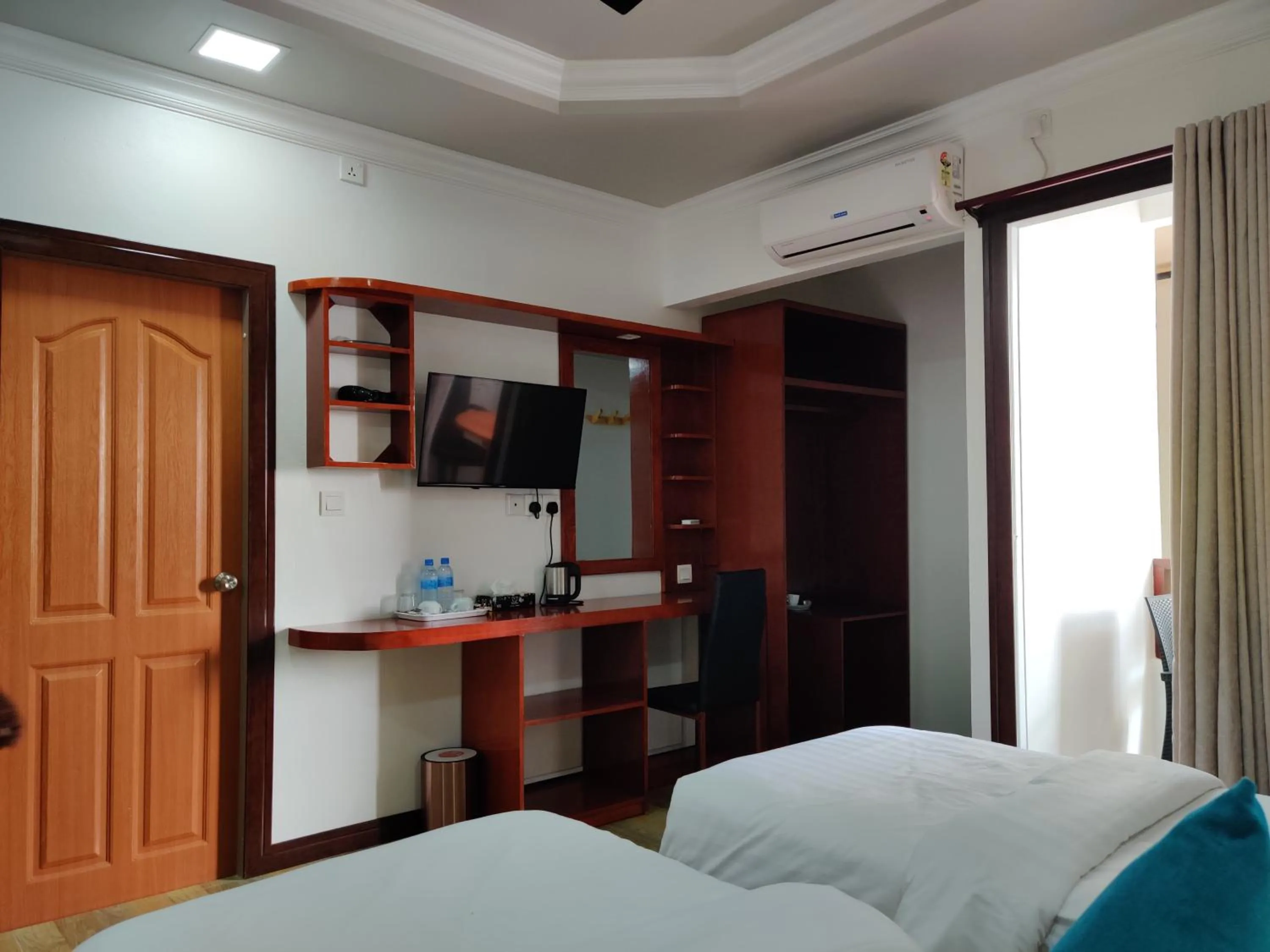 TV and multimedia, Bed in Athens View Hotel