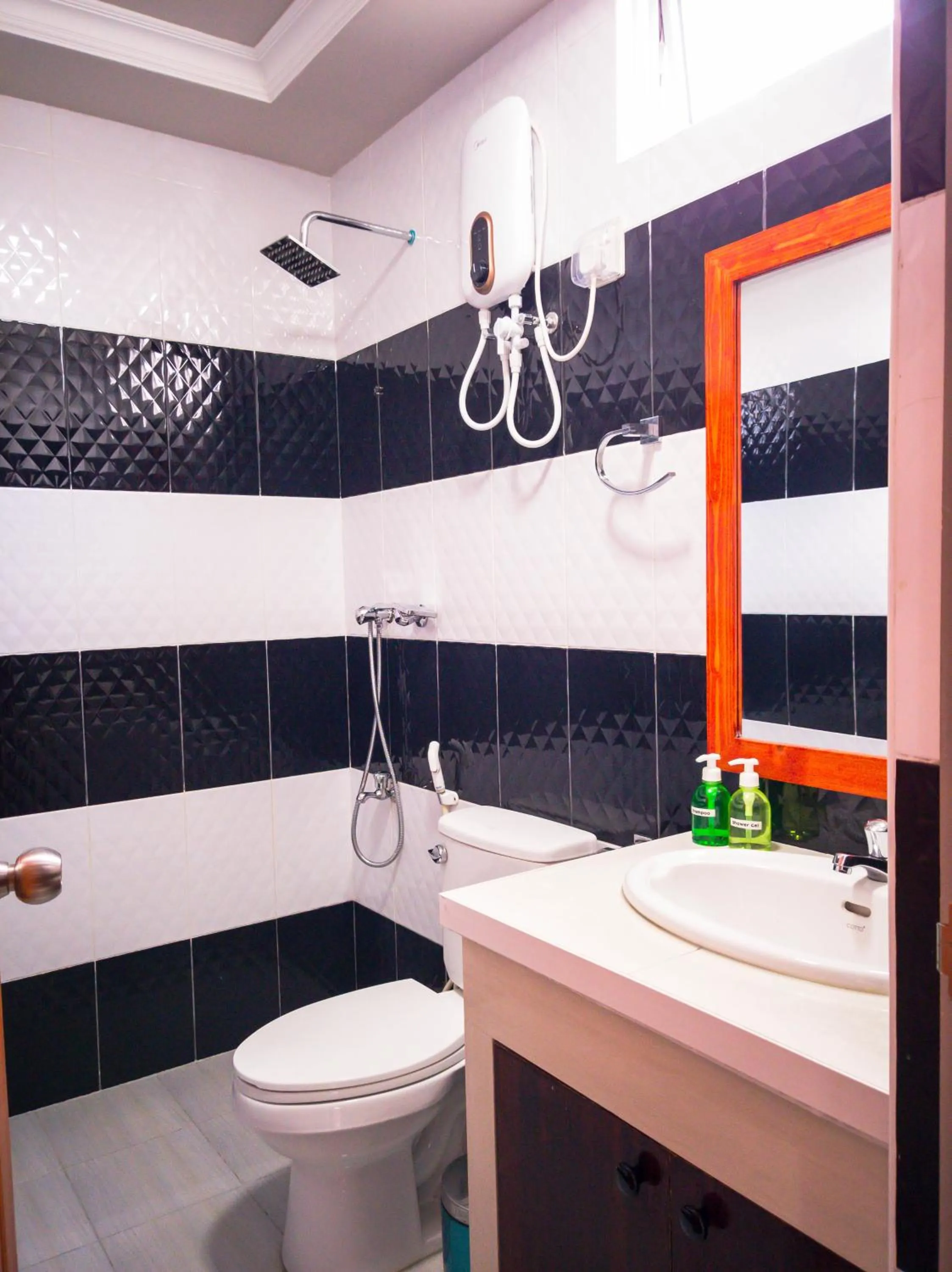 Shower in Athens View Hotel