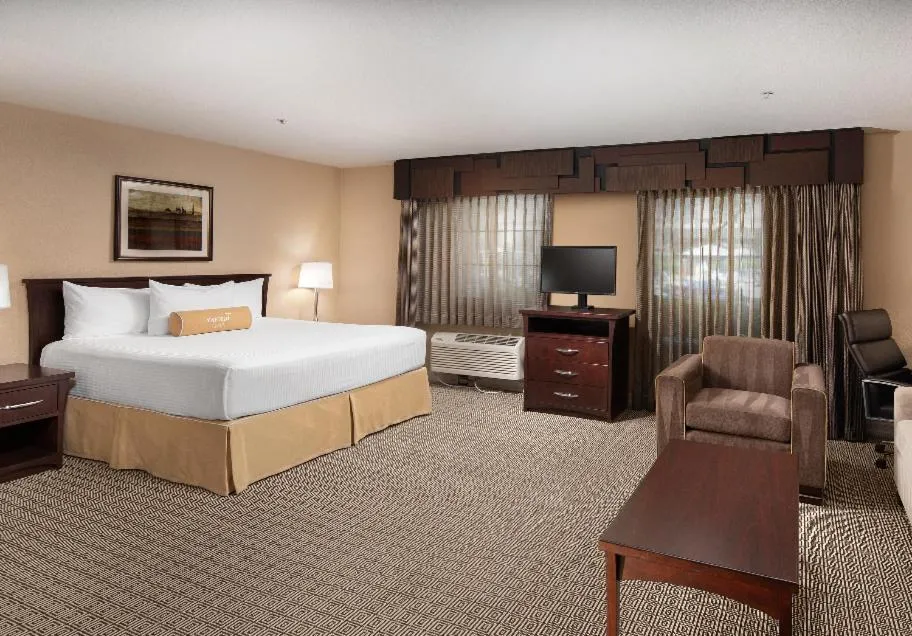 Bed in Tuscany Suites & Casino