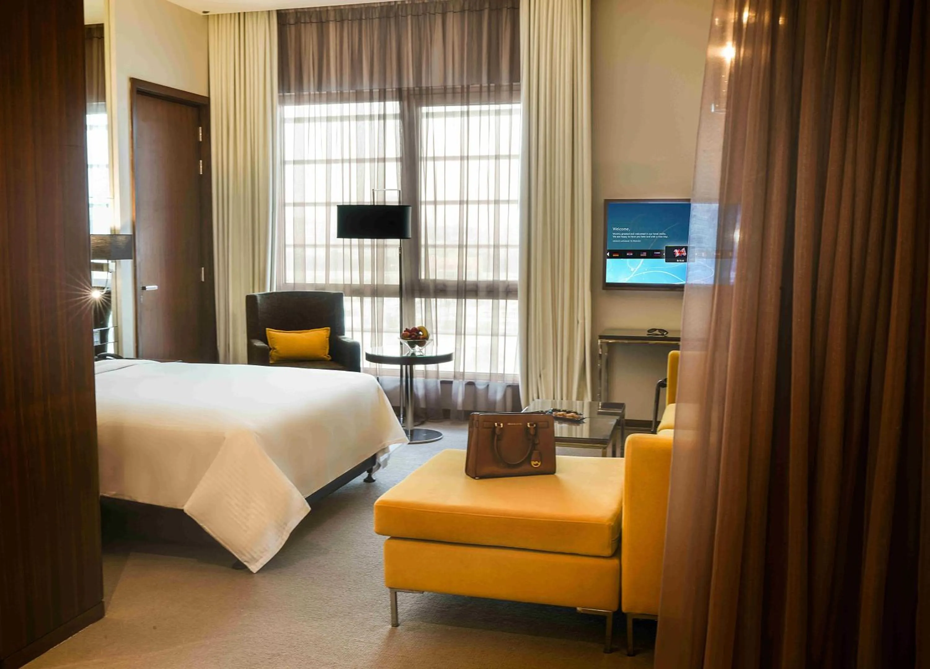 TV and multimedia, Bed in Centro Corniche Al Khobar by Rotana