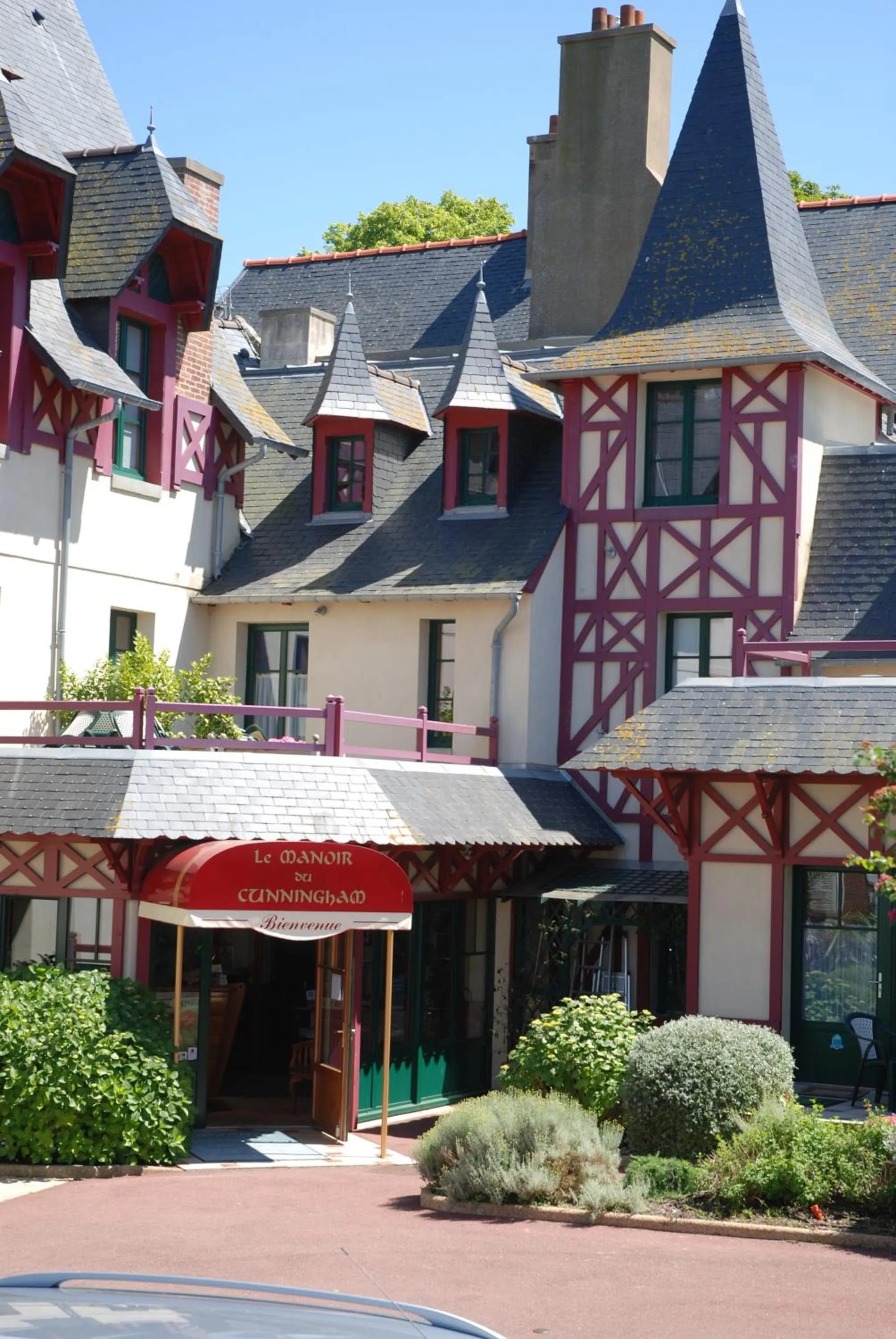 Facade/entrance in Manoir Du Cunningham
