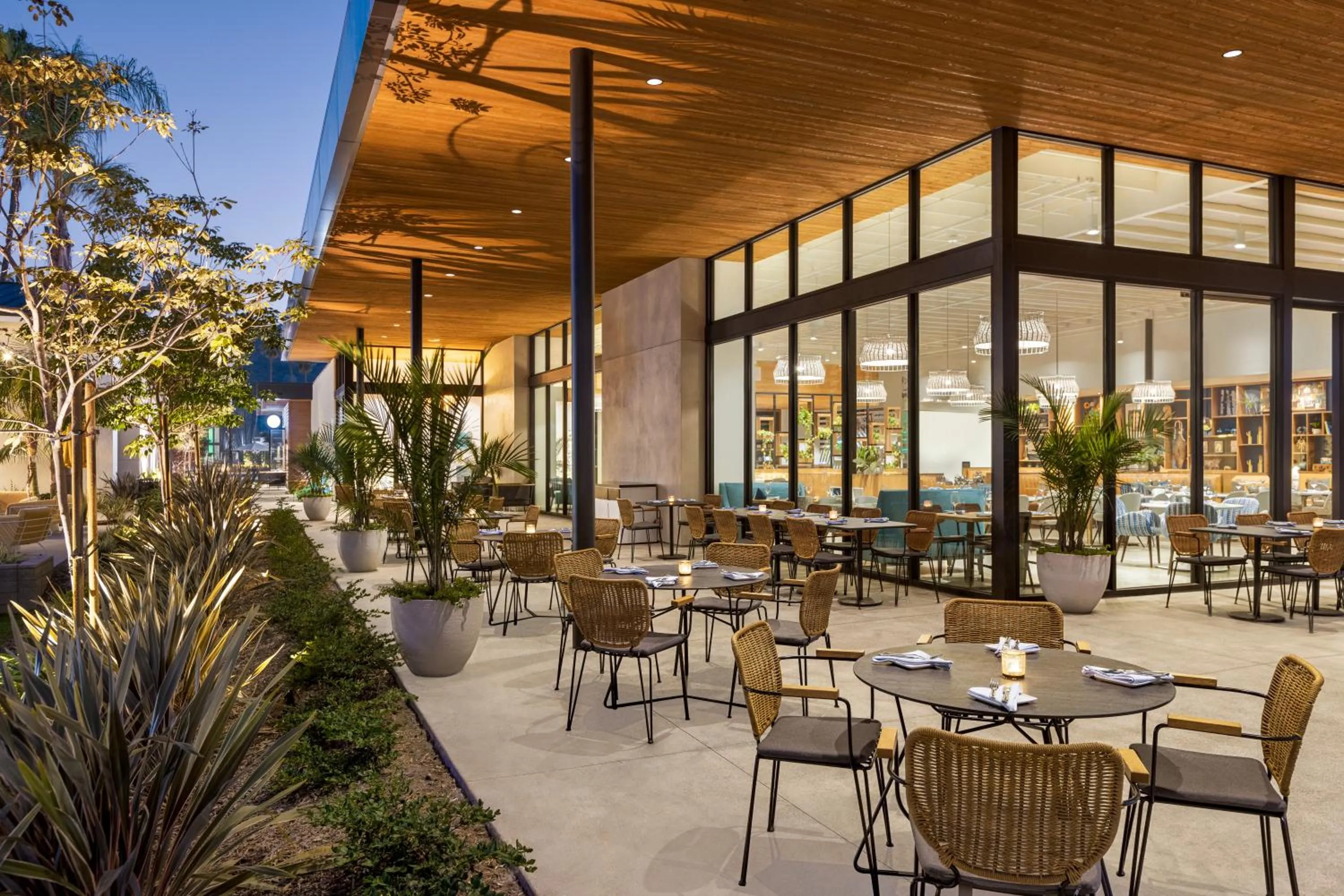 Restaurant/places to eat in Town and Country San Diego