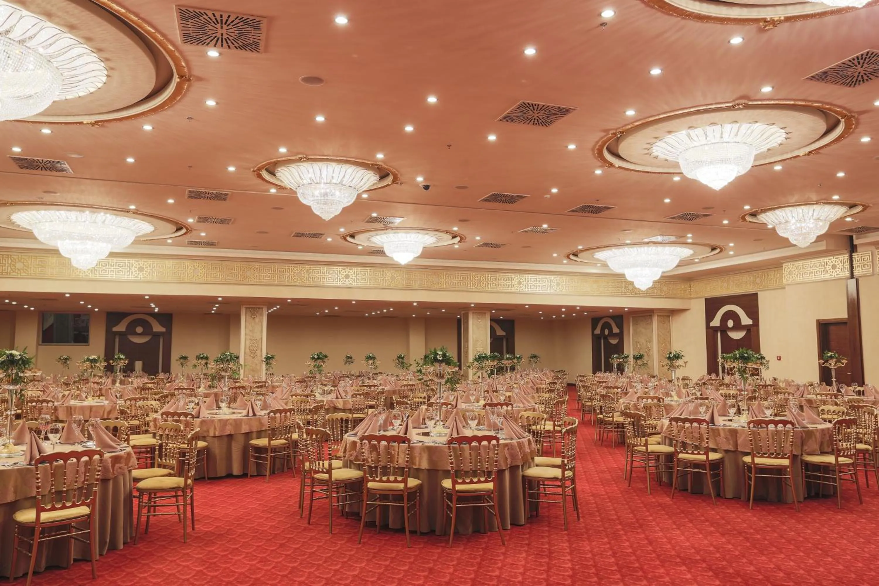 Restaurant/places to eat in Nevali Hotel & Convention Center