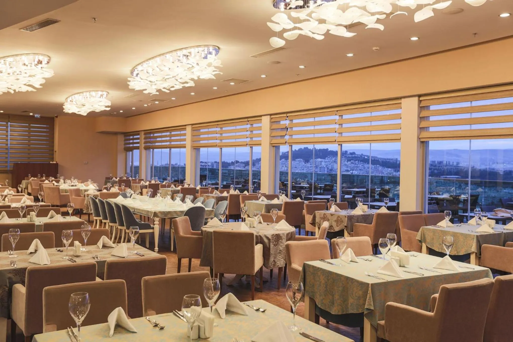 Restaurant/places to eat in Nevali Hotel & Convention Center