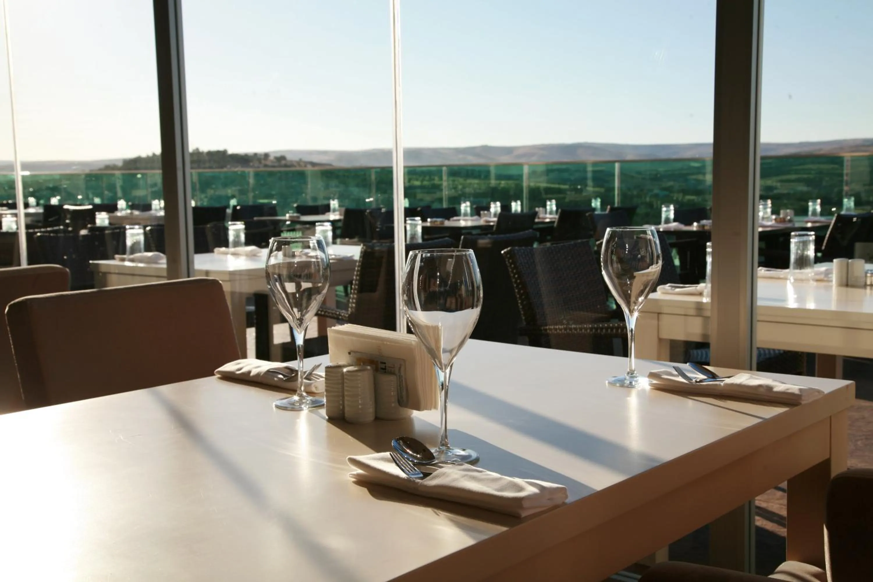 Restaurant/places to eat in Nevali Hotel & Convention Center