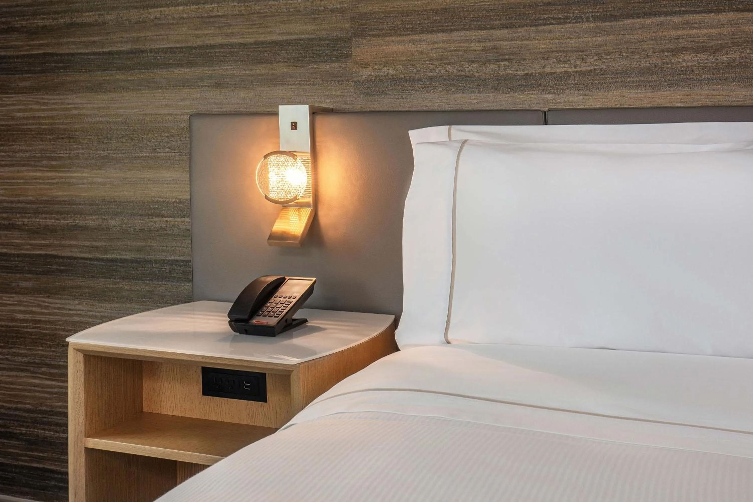 Photo of the whole room, Bed in The Westin Annapolis