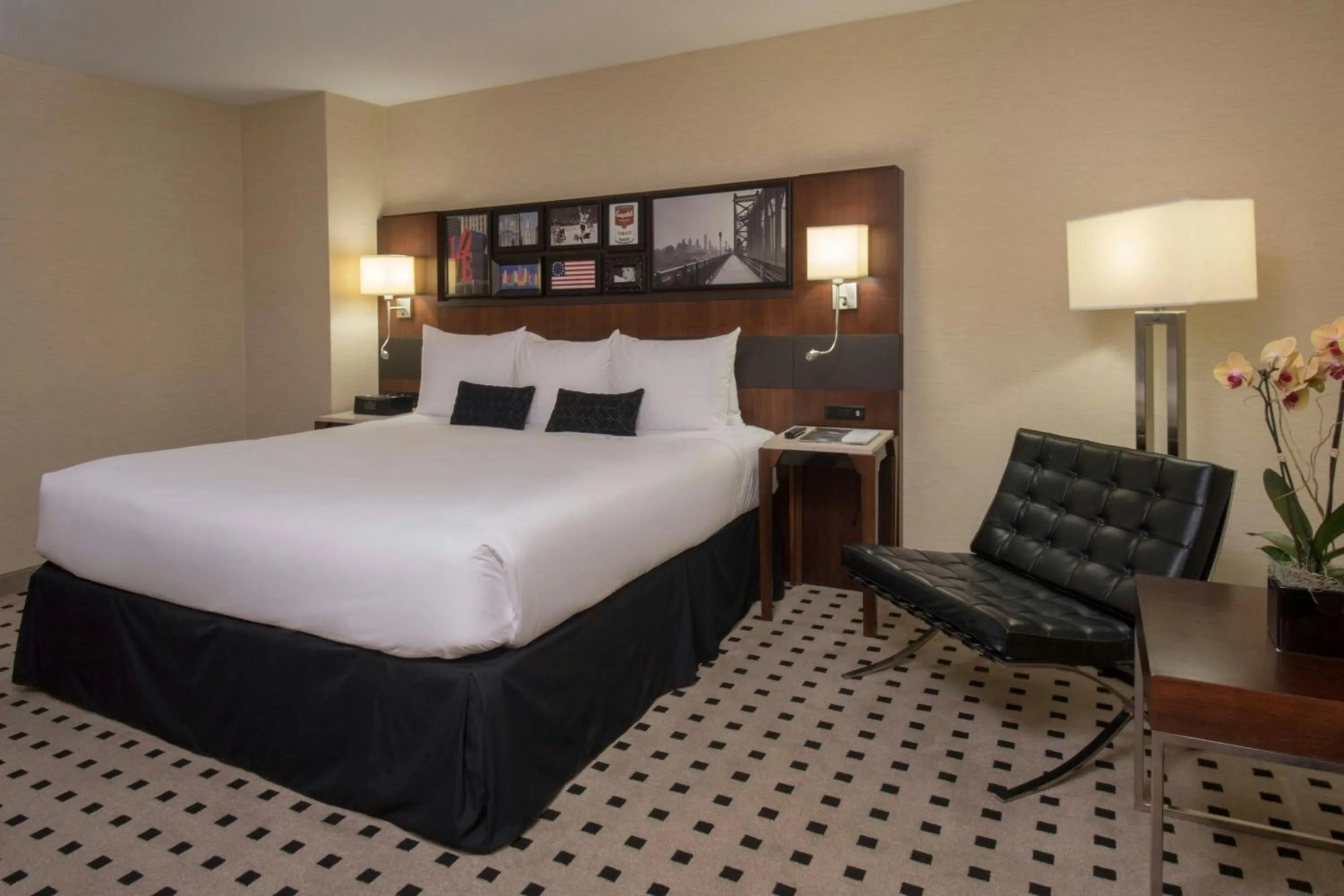 Photo of the whole room, Bed in The Warwick Hotel Rittenhouse Square Philadelphia