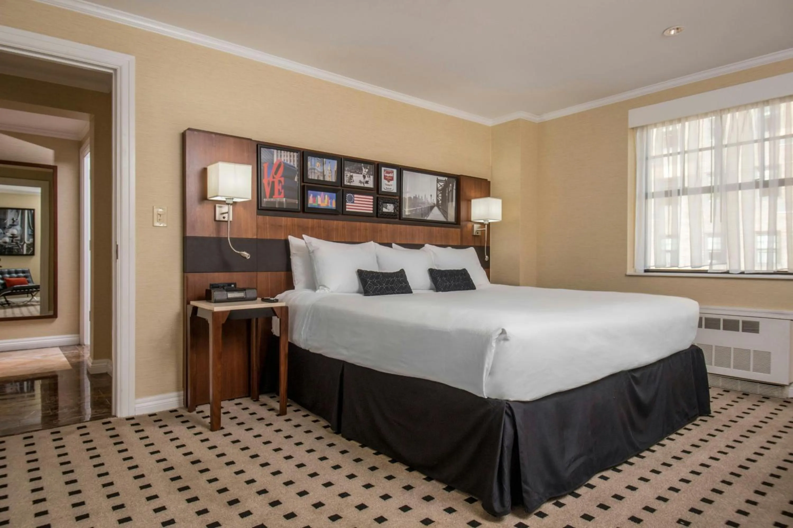 Bedroom, Bed in The Warwick Hotel Rittenhouse Square Philadelphia