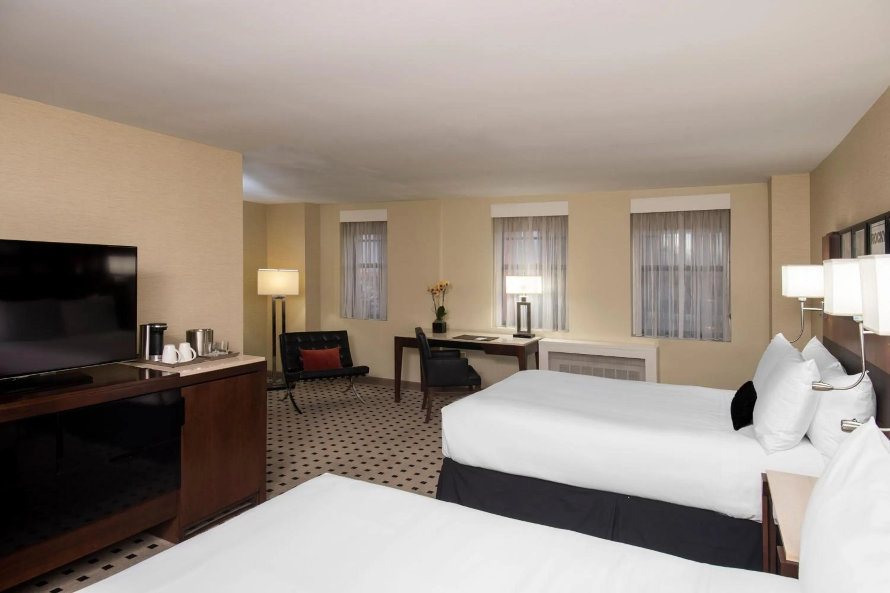 Photo of the whole room, Bed in The Warwick Hotel Rittenhouse Square Philadelphia
