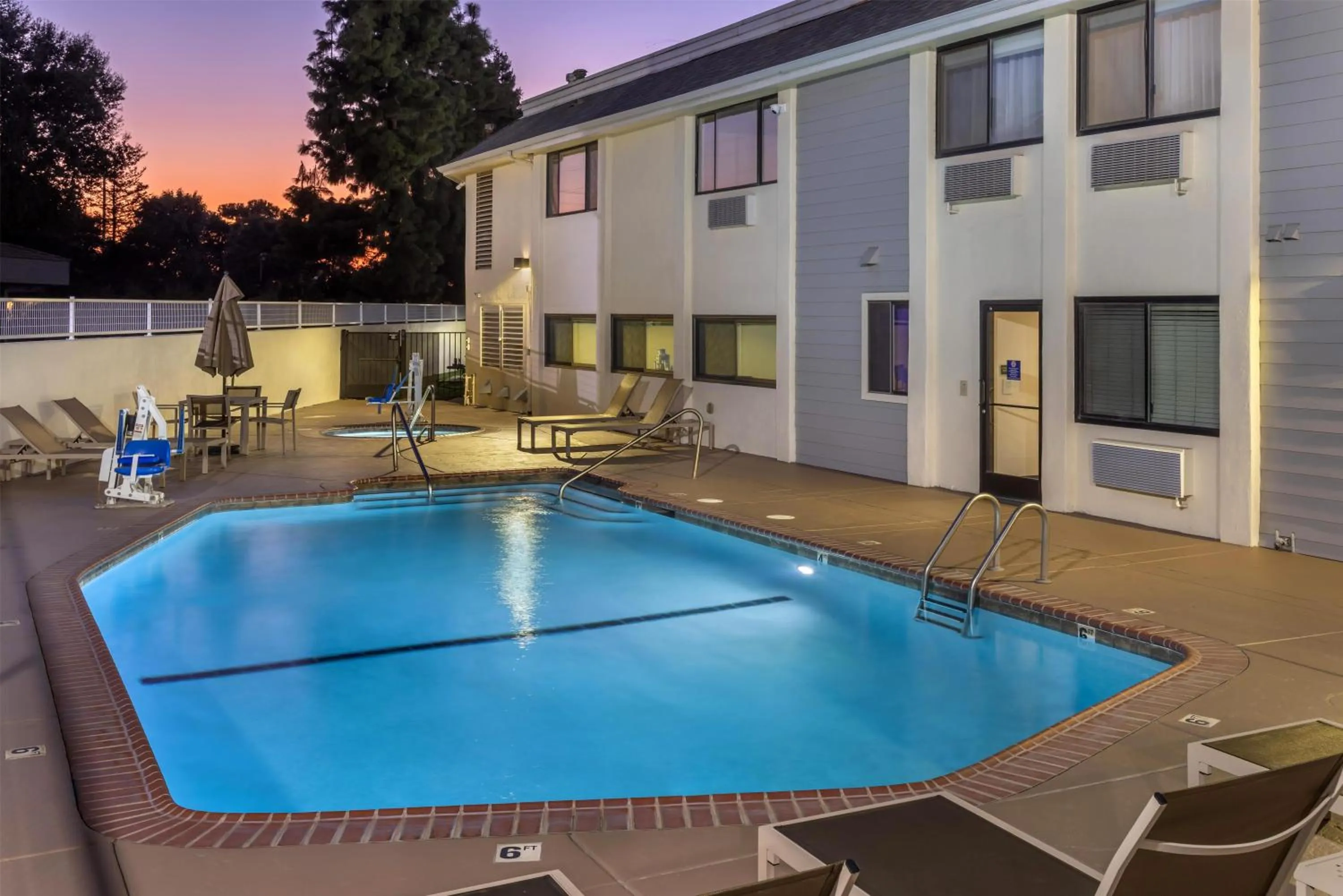 Pool view in Best Western Town & Country Lodge