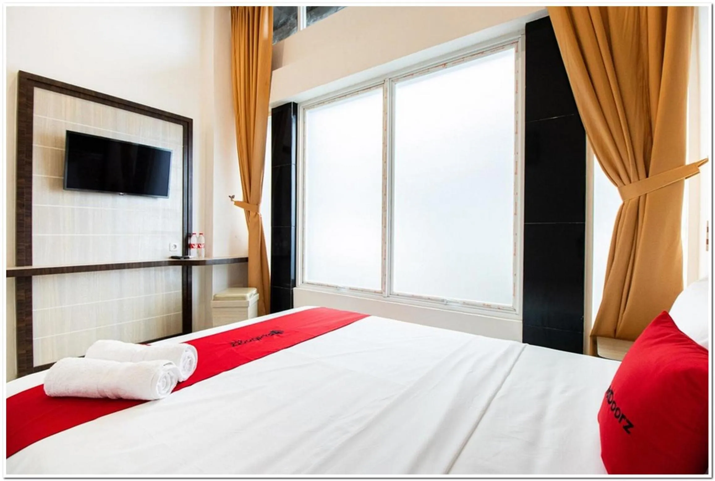 Bedroom, Bed in RedDoorz Plus @ Centrium Katamso Medan