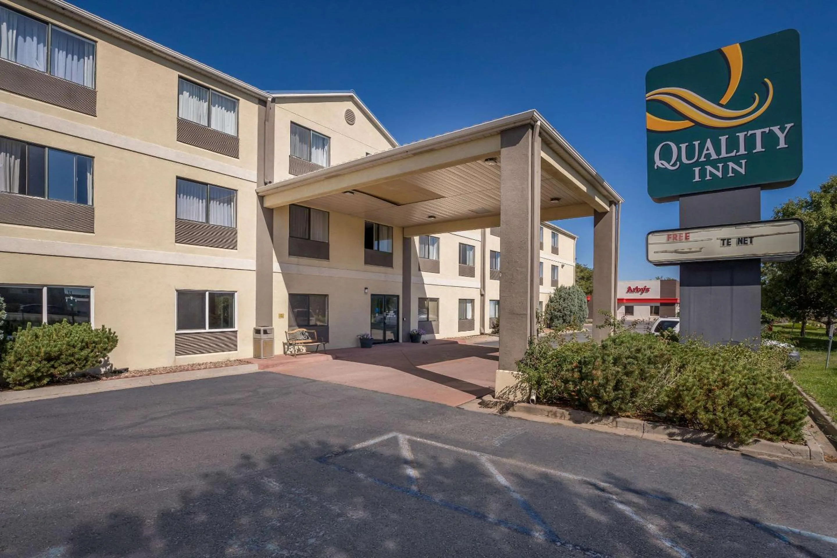 Property building in Quality Inn Denver Northeast Brighton