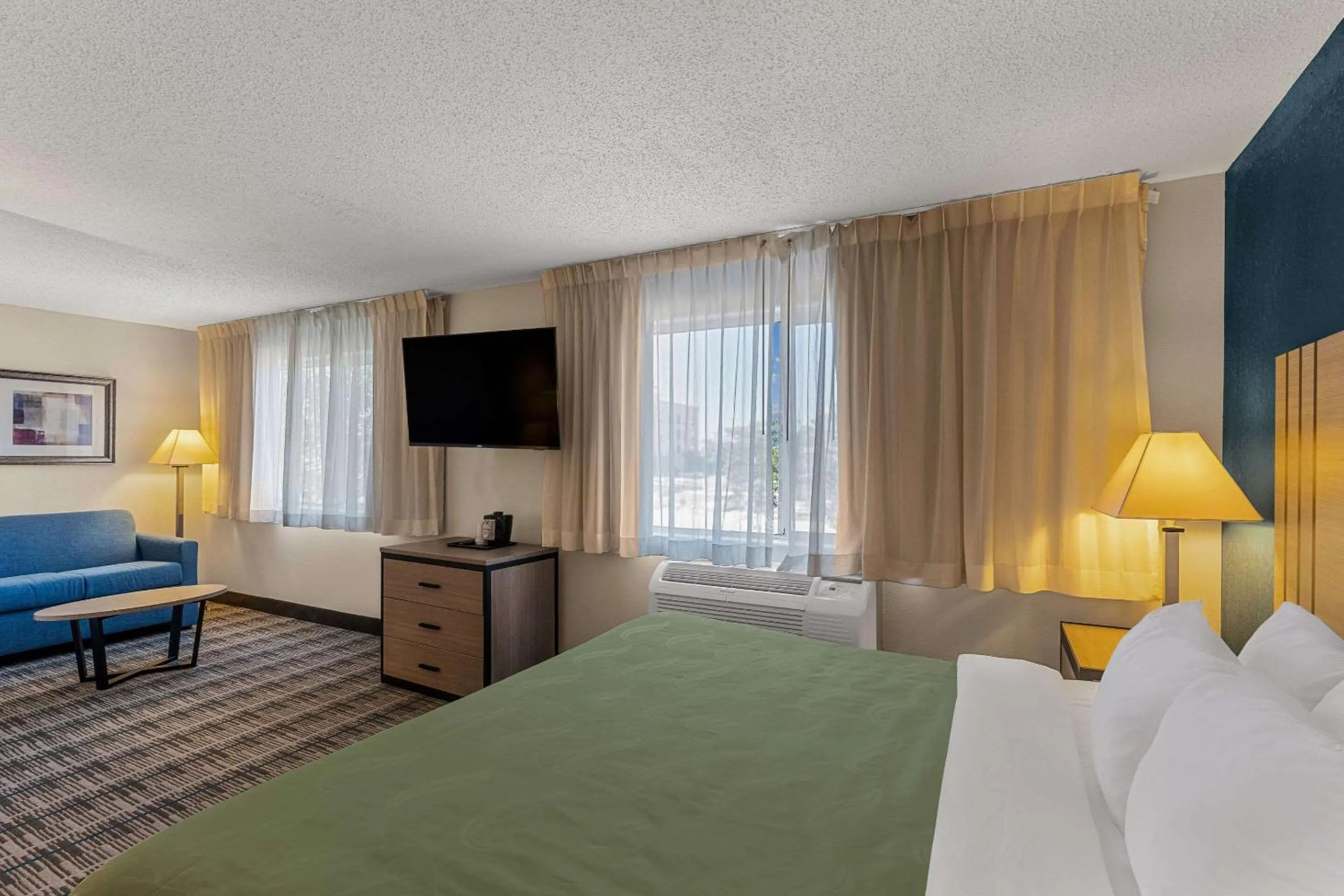 Bedroom, Bed in Quality Inn Denver Northeast Brighton