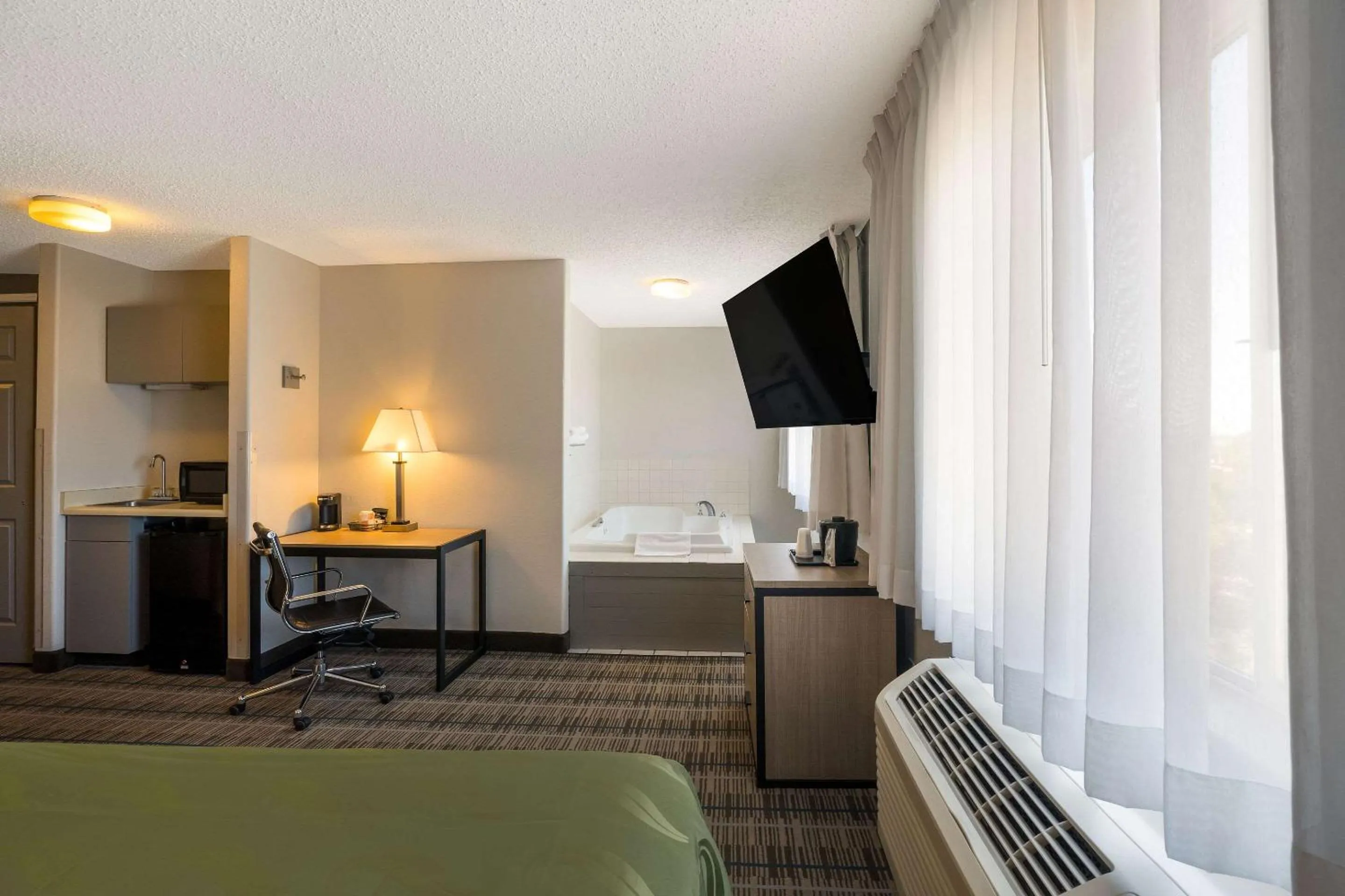 Bedroom, Bed in Quality Inn Denver Northeast Brighton