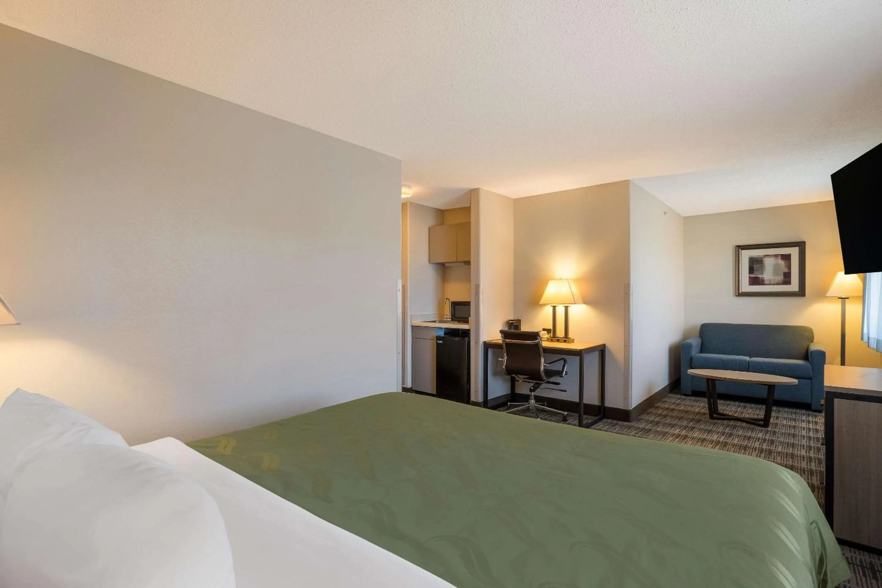 Bedroom, Bed in Quality Inn Denver Northeast Brighton