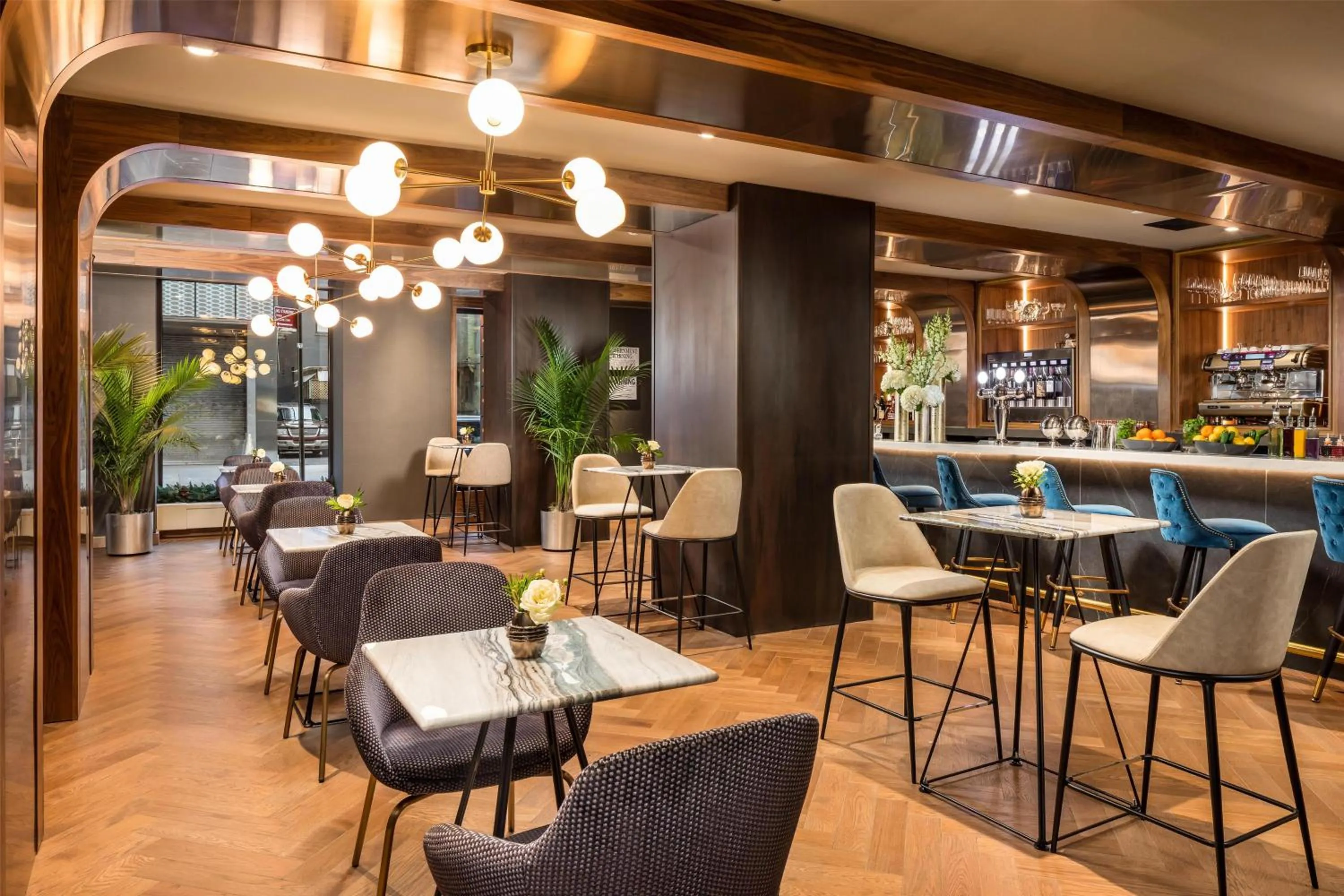 Lounge or bar in NH Collection New York Madison Avenue
