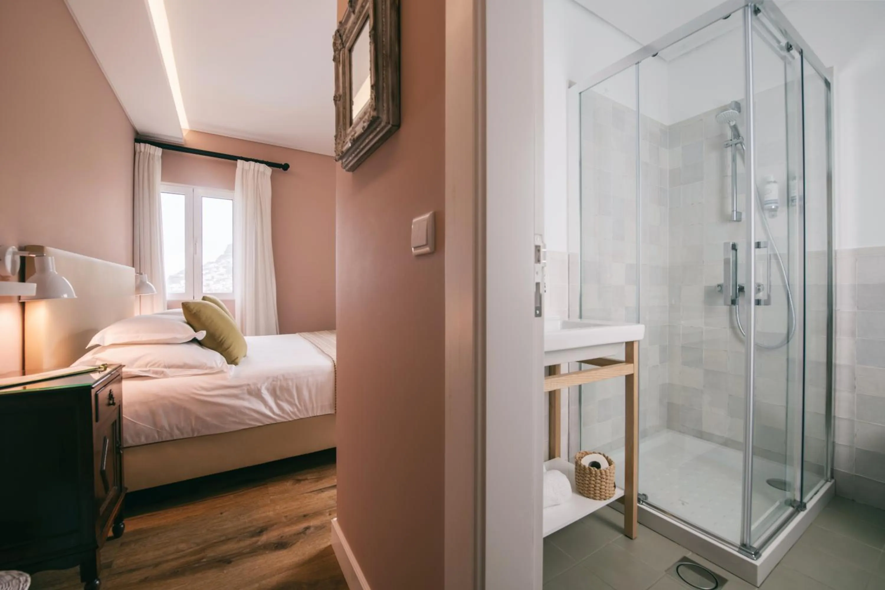 Shower, Bed in Quinta da Saraiva