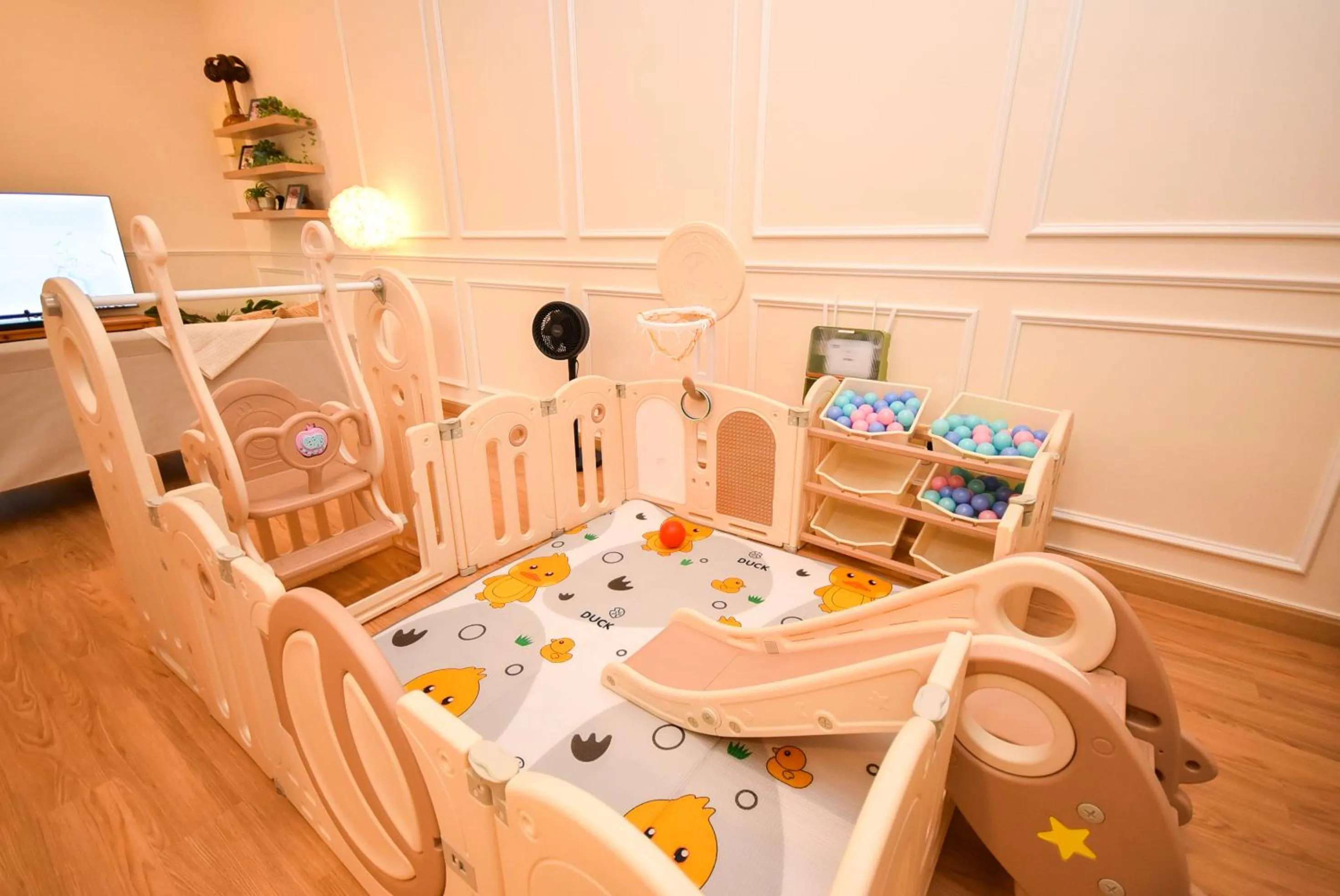 Manhattan Theme Suite by Nest Home at Austin Heights