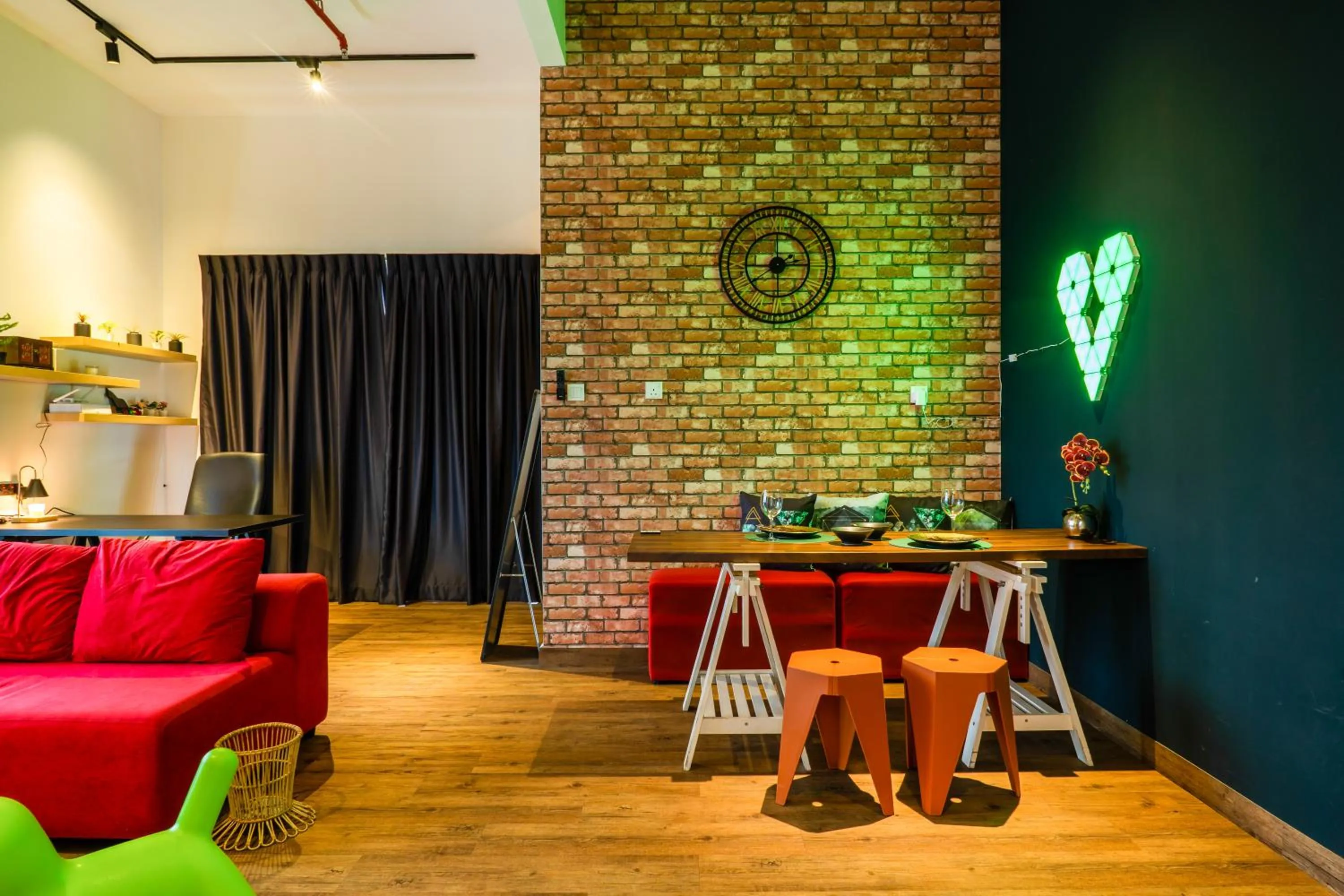 Manhattan Theme Suite by Nest Home at Austin Heights