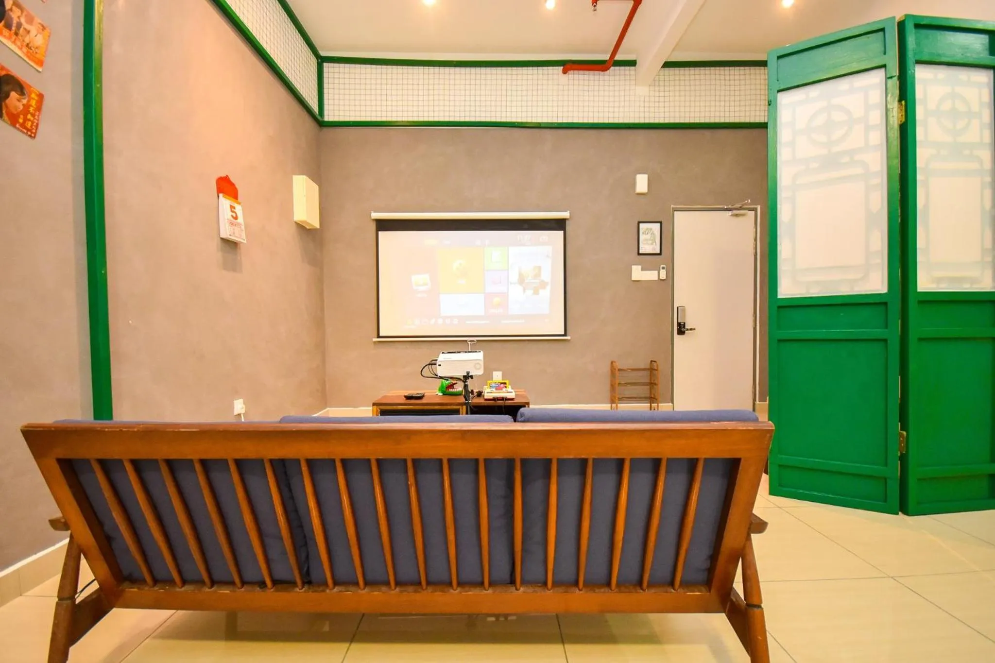 Manhattan Theme Suite by Nest Home at Austin Heights