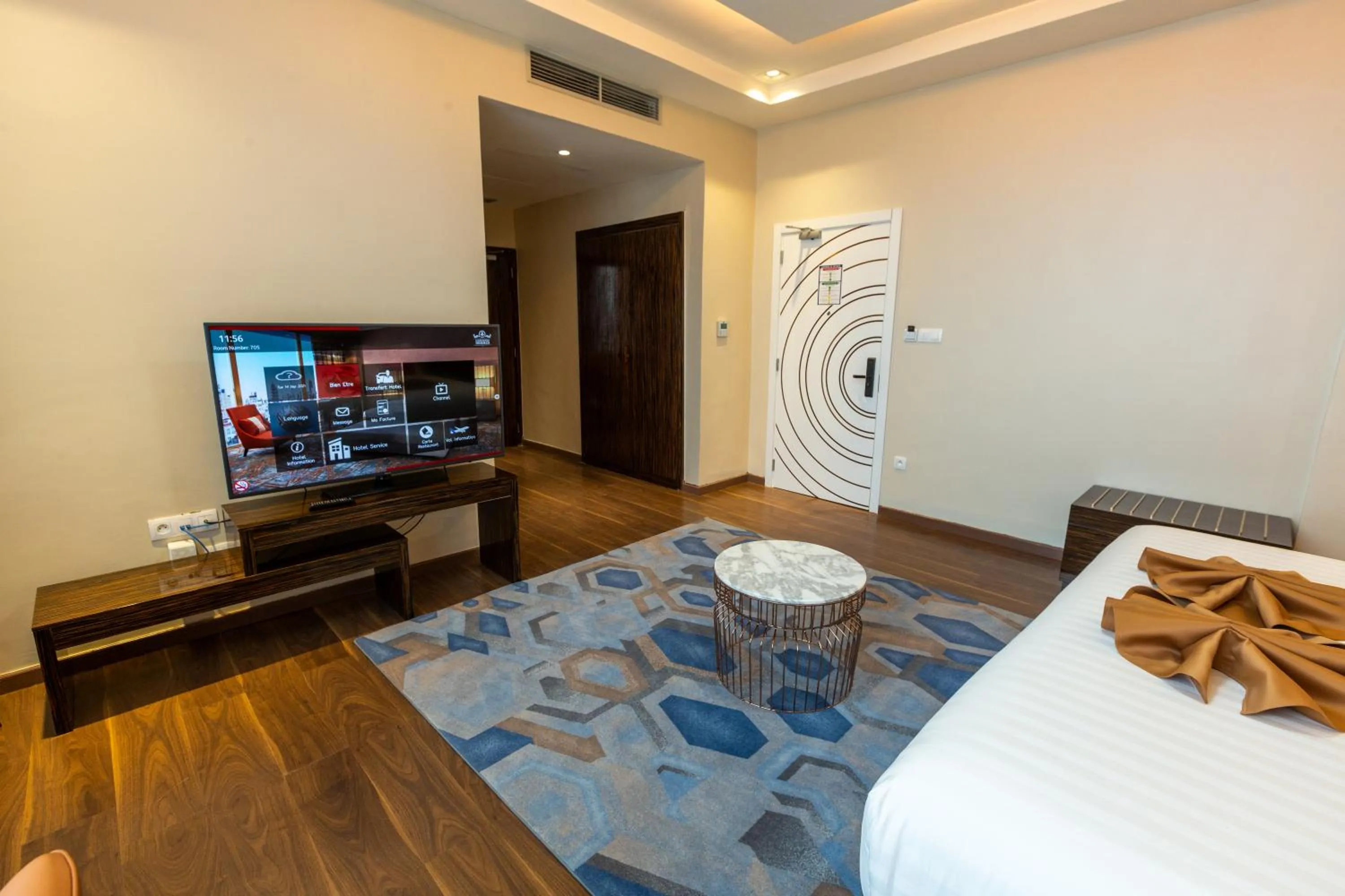 Bed in Hôtel Fleur de Lys Point E