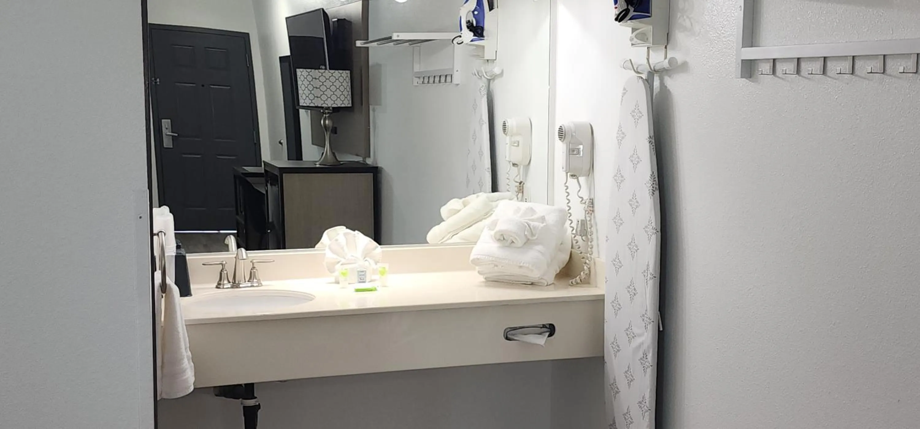 Bathroom in Country Inn Banning